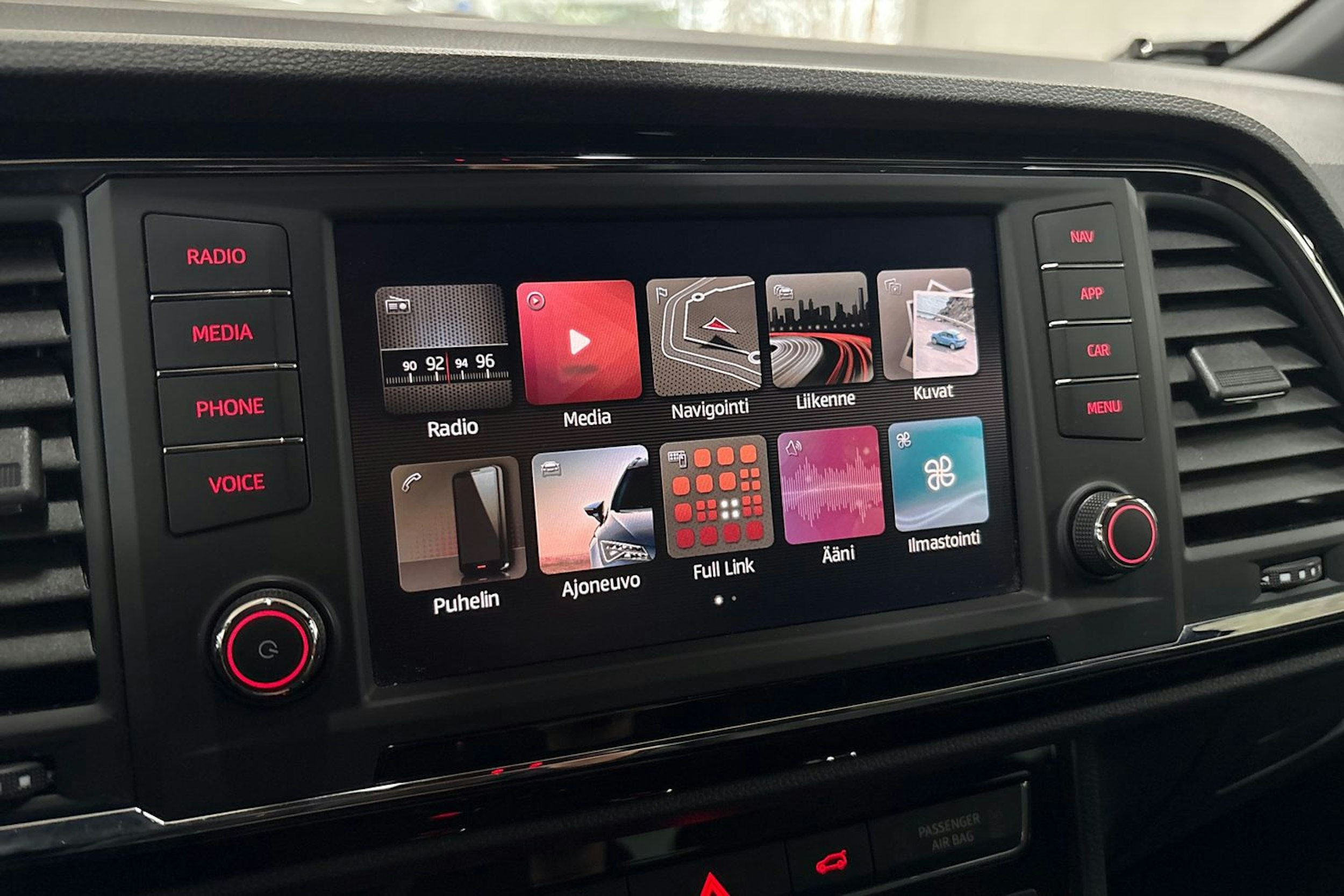 punainen SEAT Ateca 2018 kuva 18.