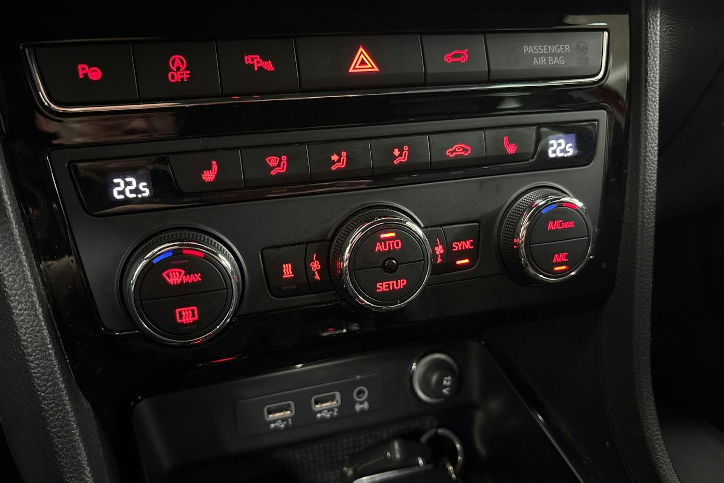 punainen SEAT Ateca 2018 kuva 25.