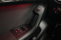 punainen SEAT Ateca 2018 kuva 29.