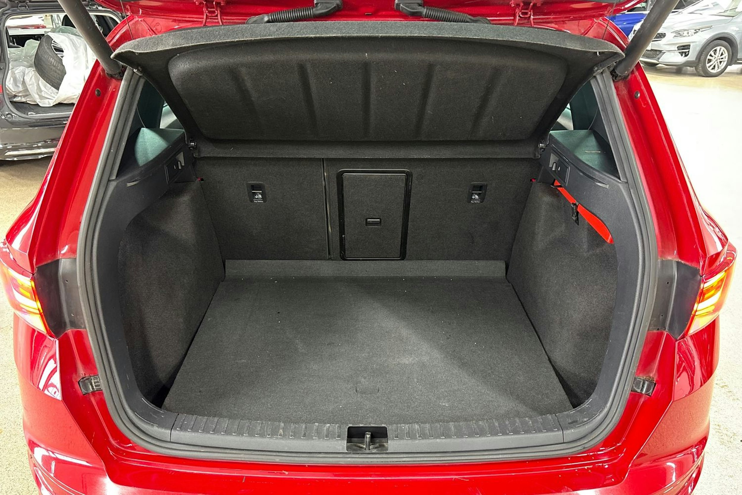 punainen SEAT Ateca 2018 kuva 30.