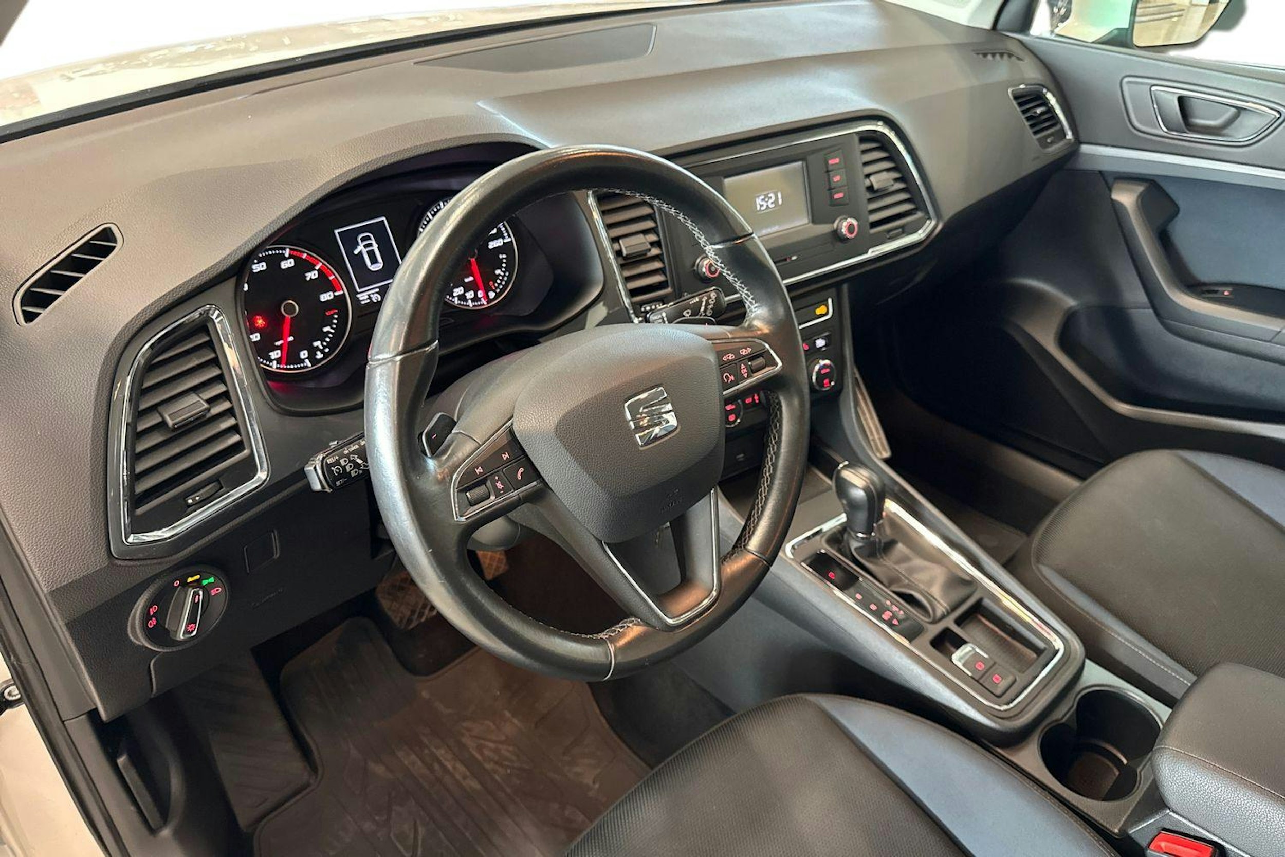 valkoinen SEAT Ateca 2018 kuva 7.