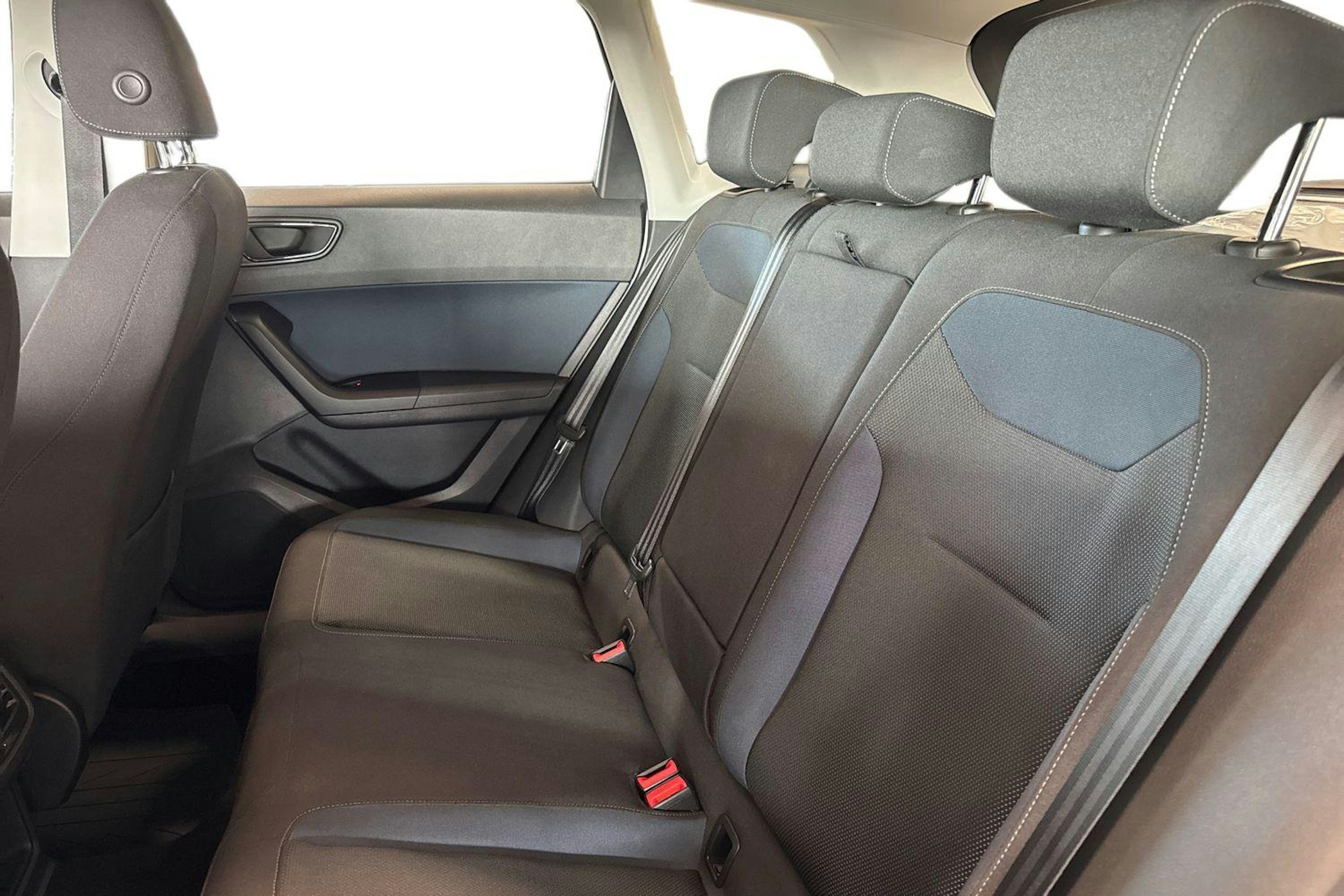 valkoinen SEAT Ateca 2018 kuva 10.
