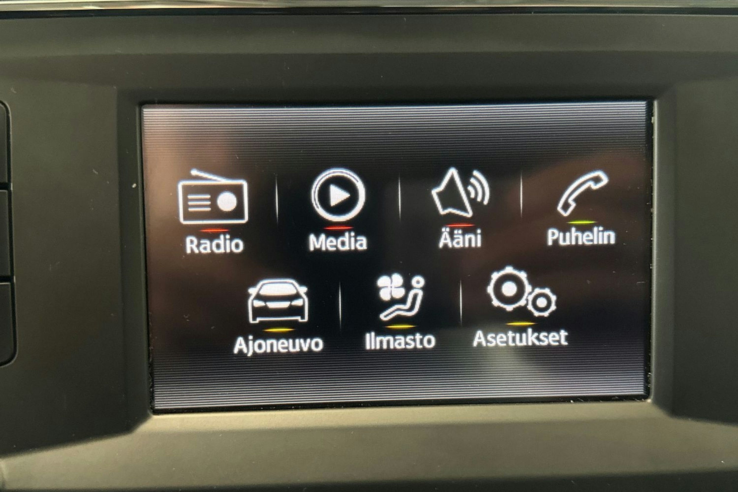 valkoinen SEAT Ateca 2018 kuva 15.