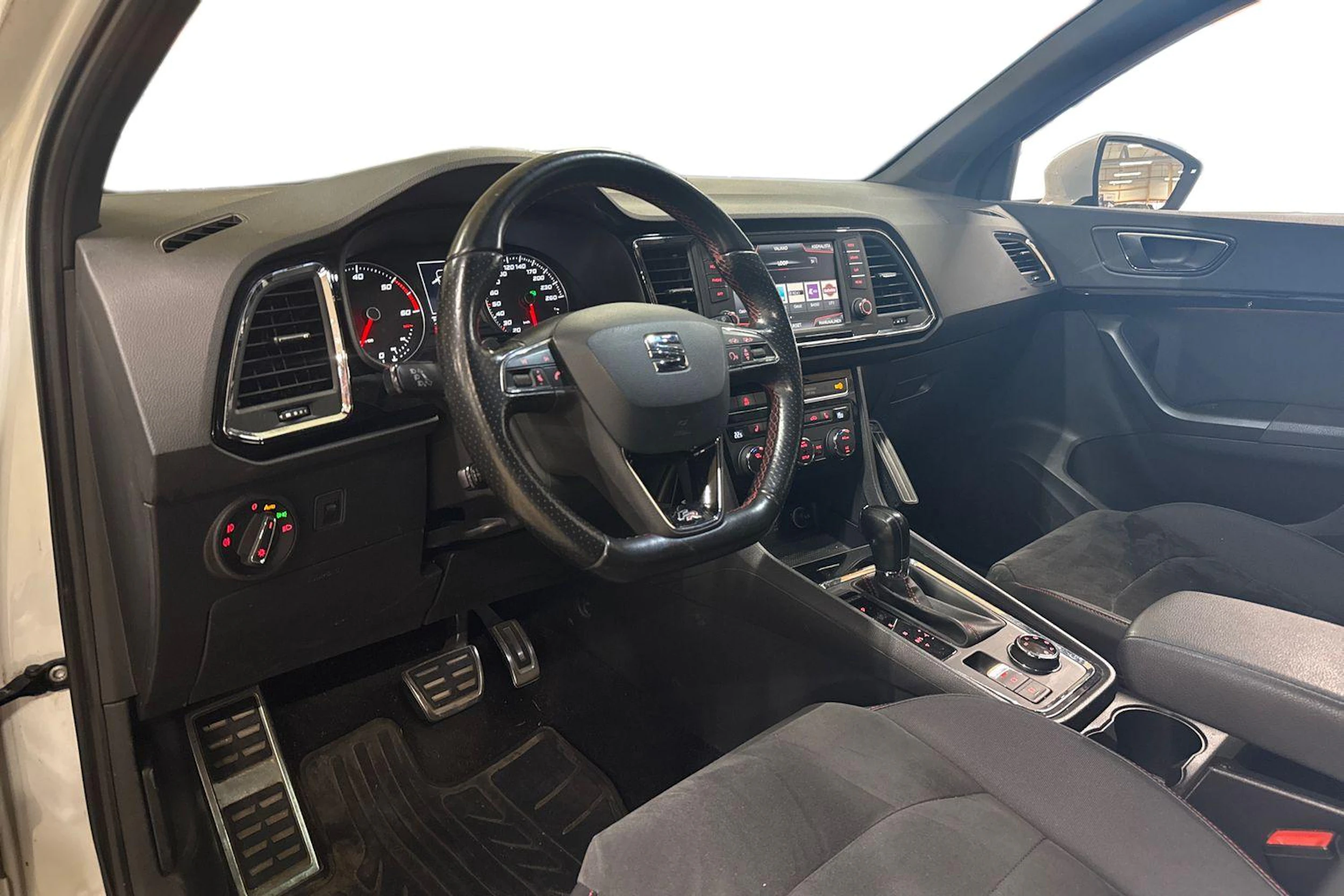 valkoinen SEAT Ateca 2017 kuva 3.