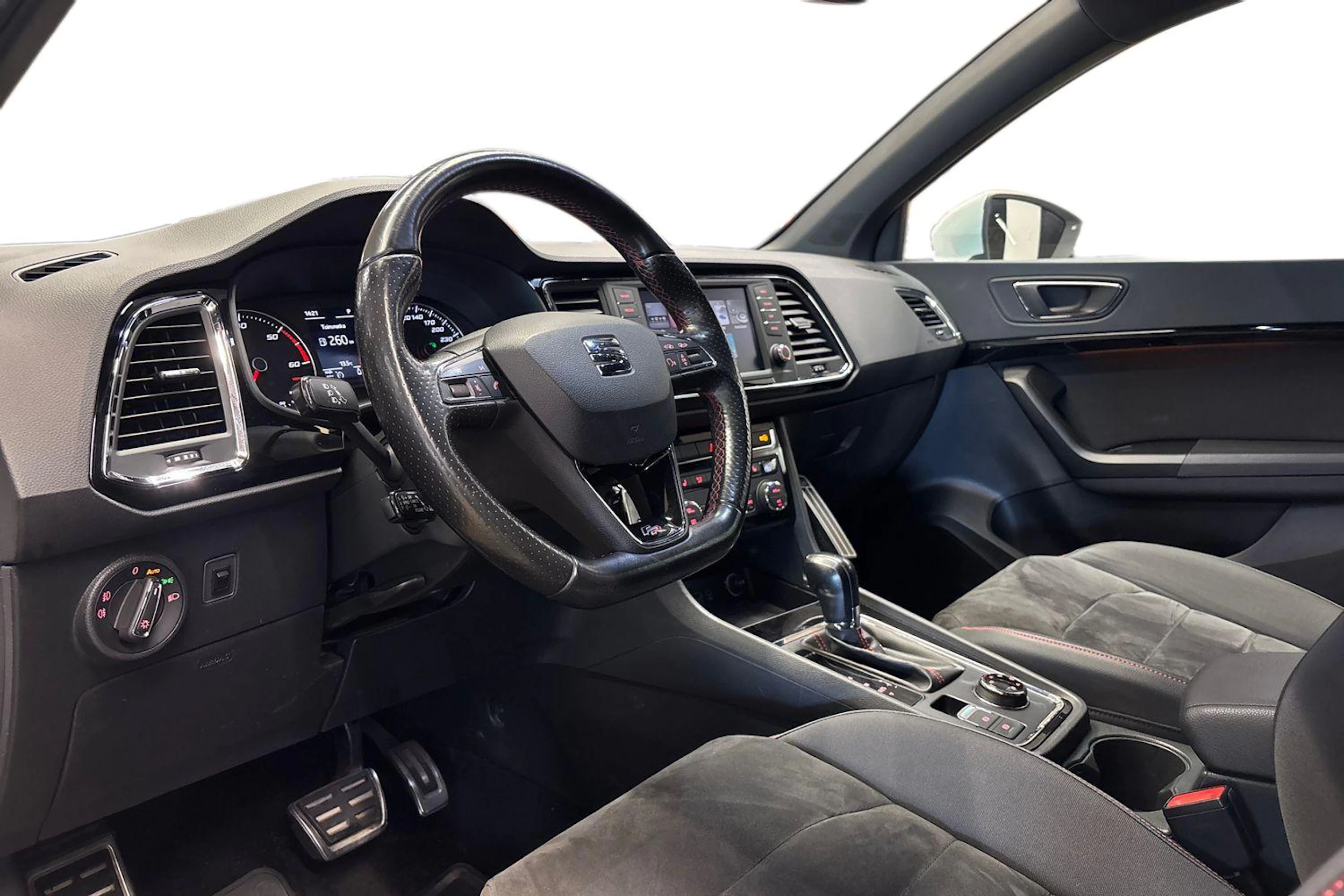 valkoinen SEAT Ateca 2018 kuva 6.