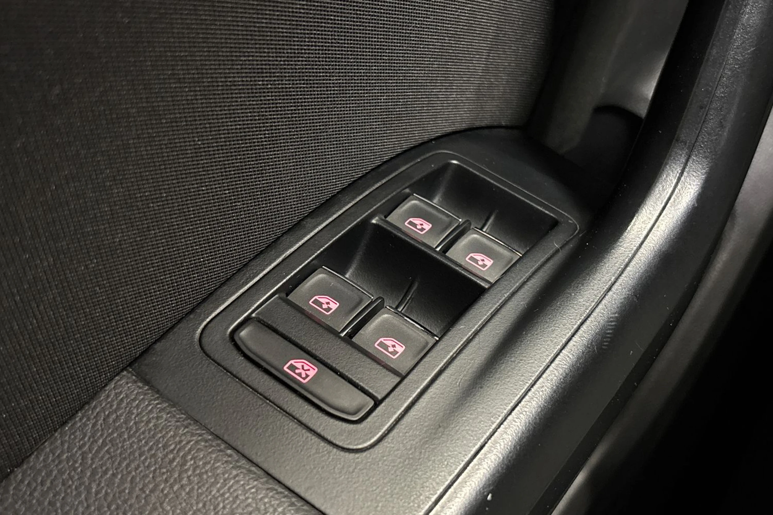 valkoinen SEAT Ateca 2018 kuva 13.