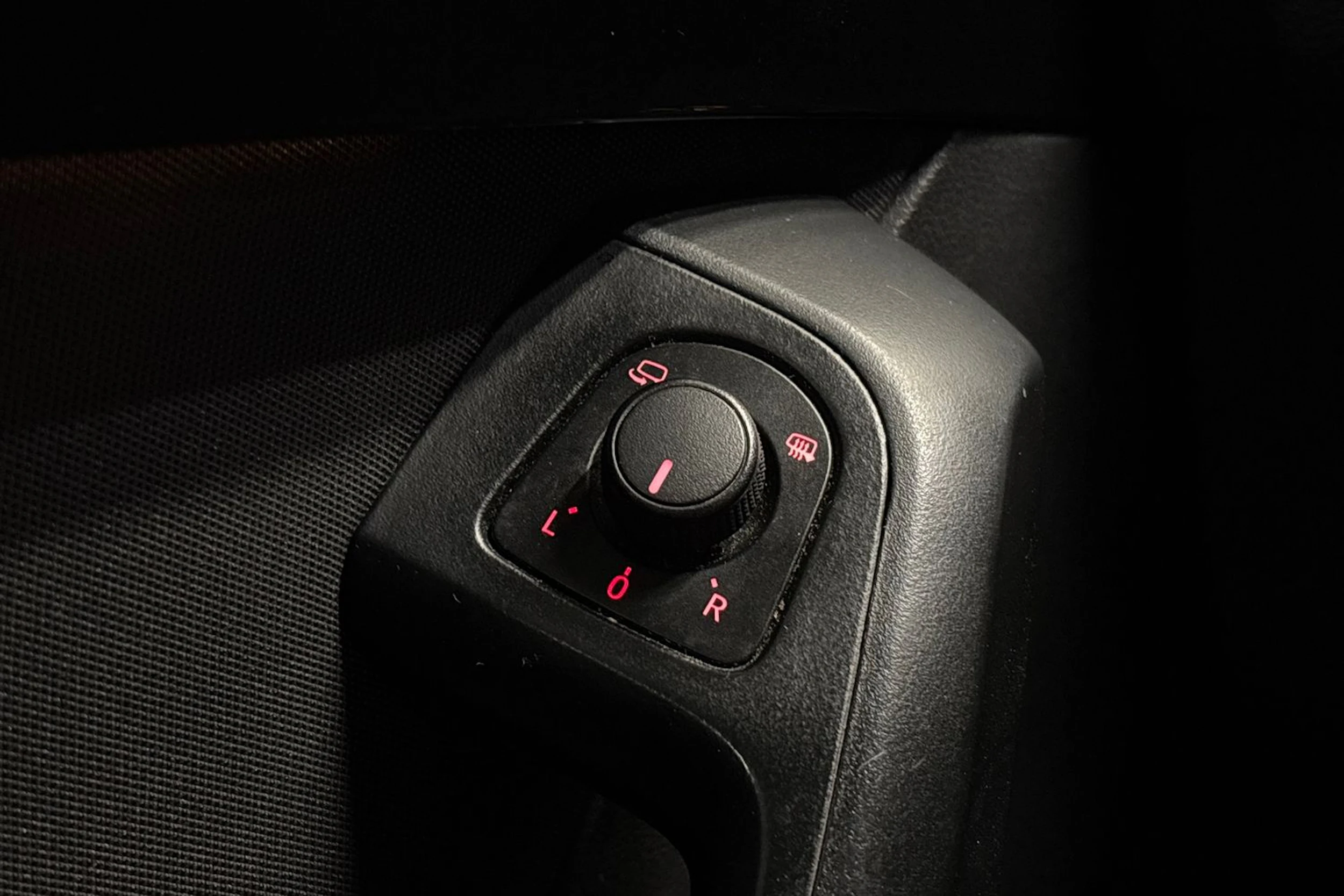 valkoinen SEAT Ateca 2018 kuva 14.
