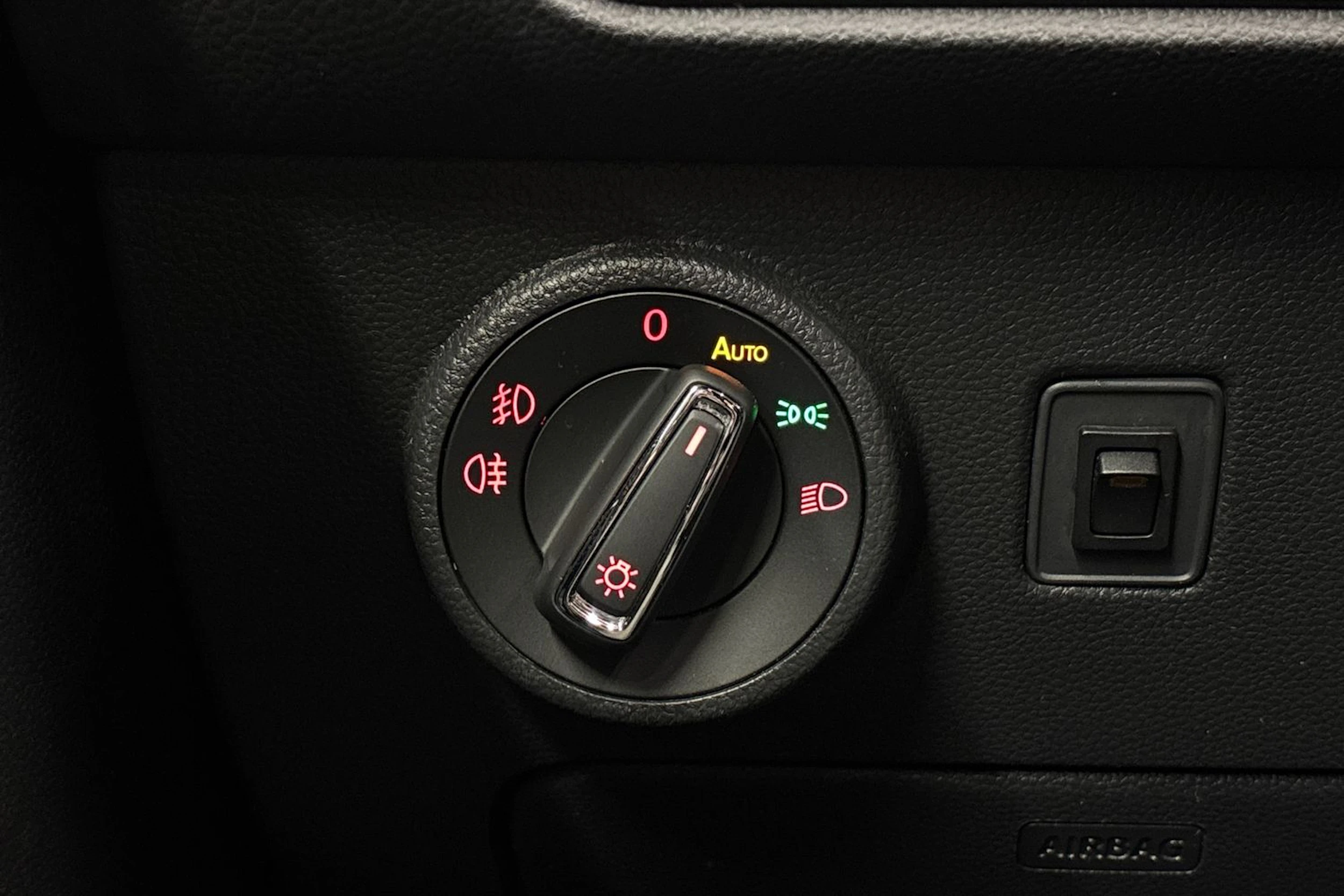 valkoinen SEAT Ateca 2018 kuva 15.