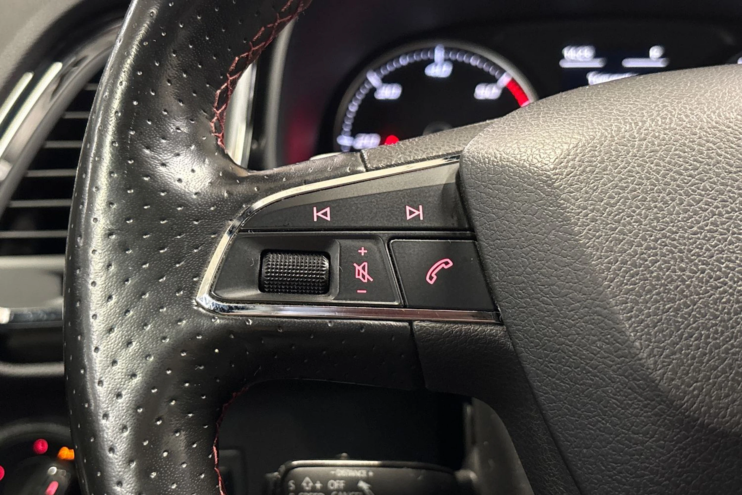 valkoinen SEAT Ateca 2018 kuva 16.