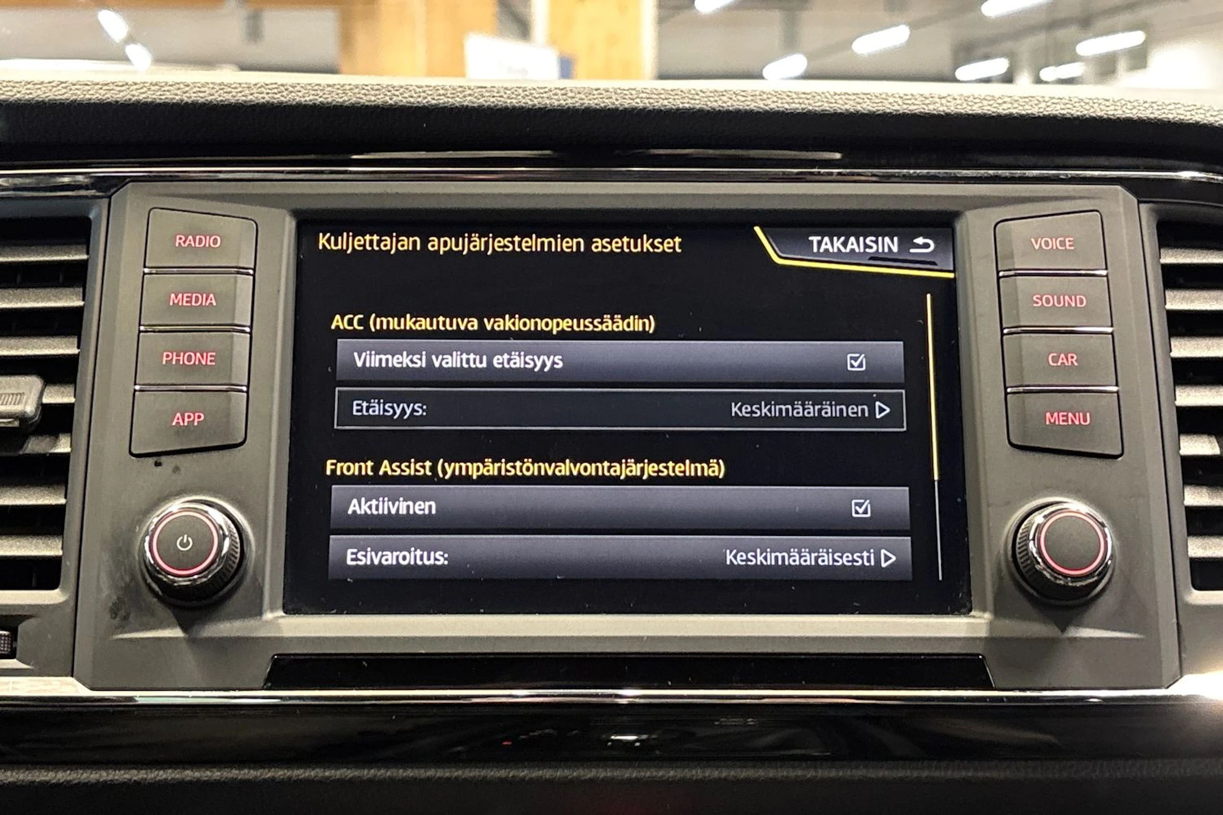 valkoinen SEAT Ateca 2018 kuva 21.