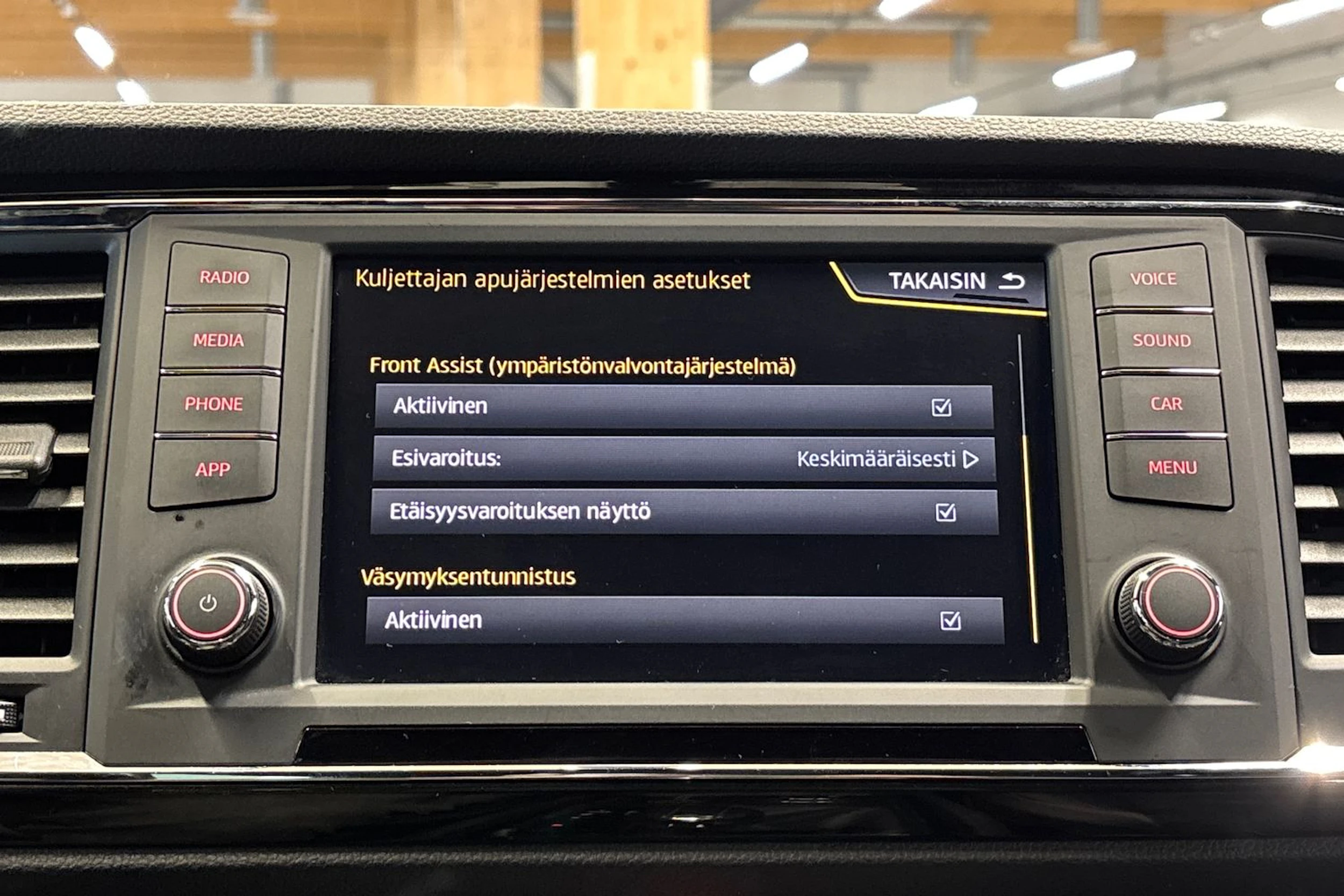 valkoinen SEAT Ateca 2018 kuva 22.