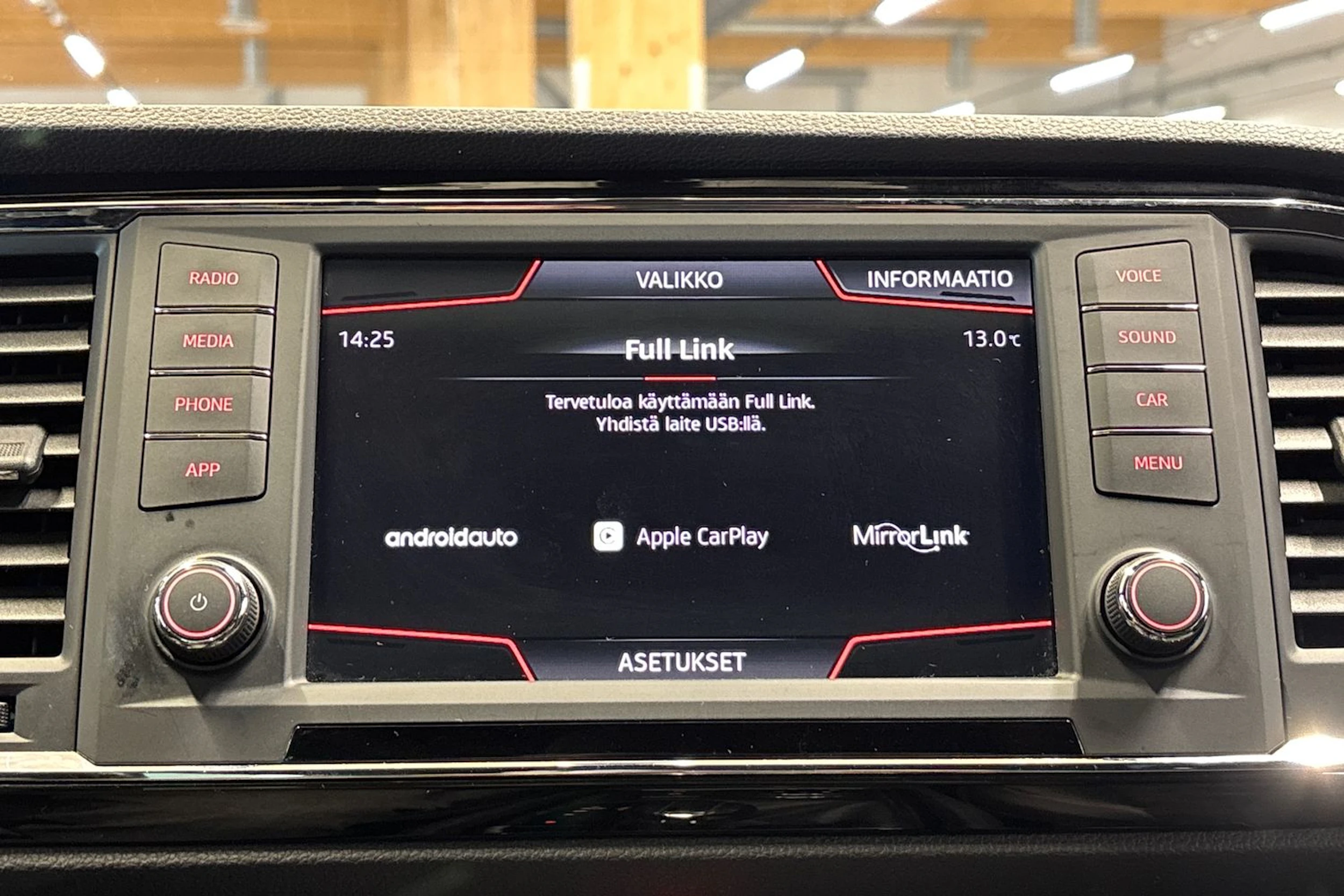 valkoinen SEAT Ateca 2018 kuva 23.