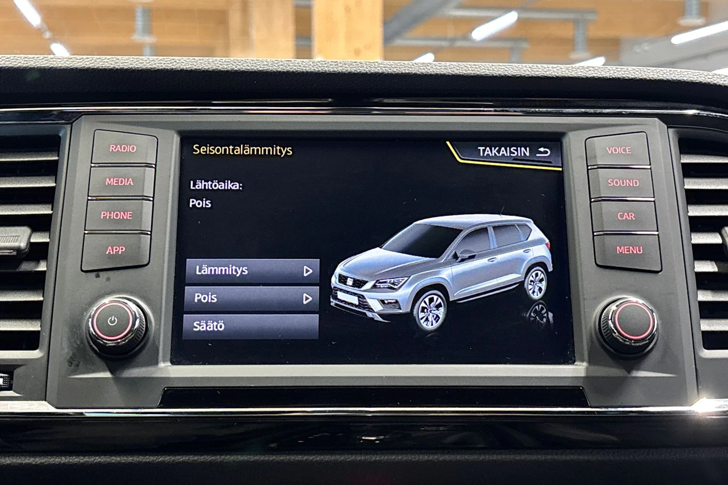 valkoinen SEAT Ateca 2018 kuva 24.