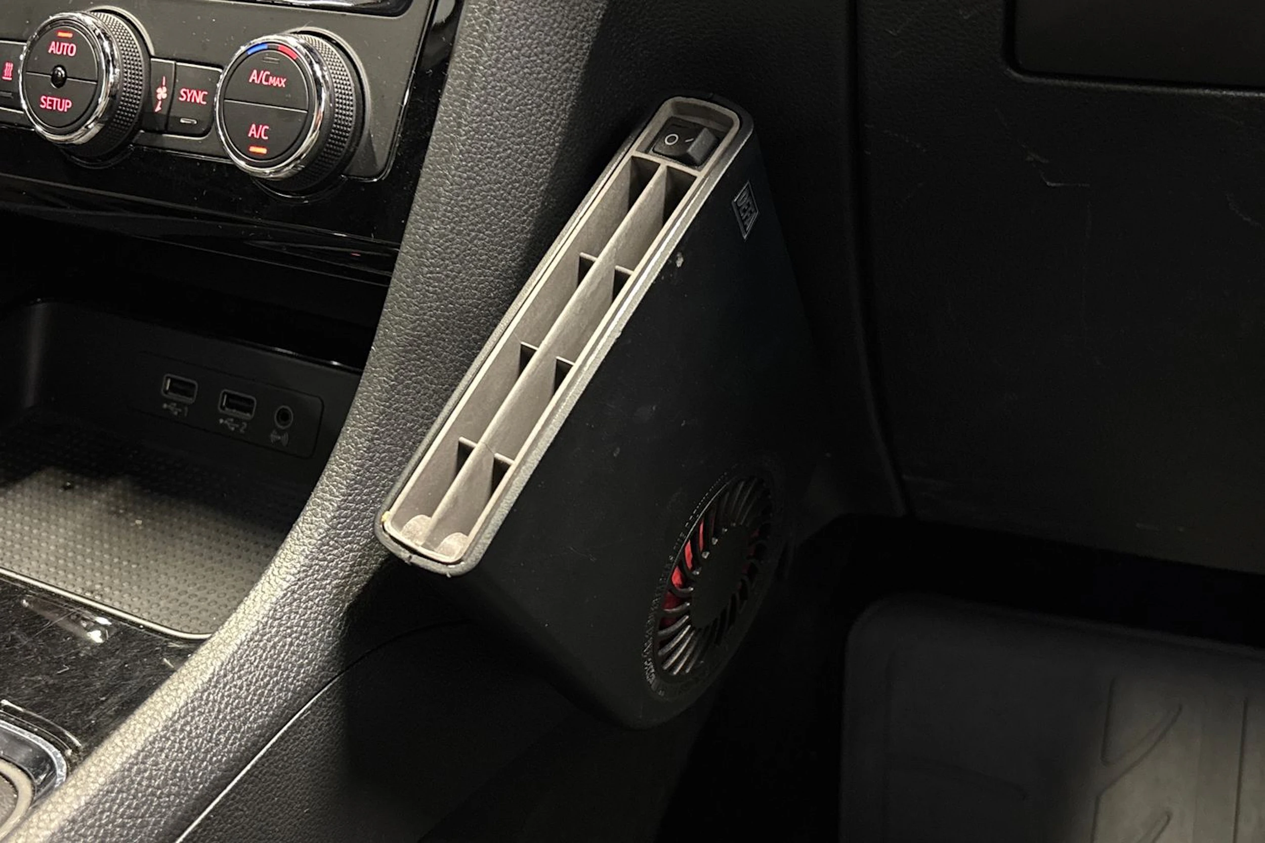 valkoinen SEAT Ateca 2018 kuva 27.