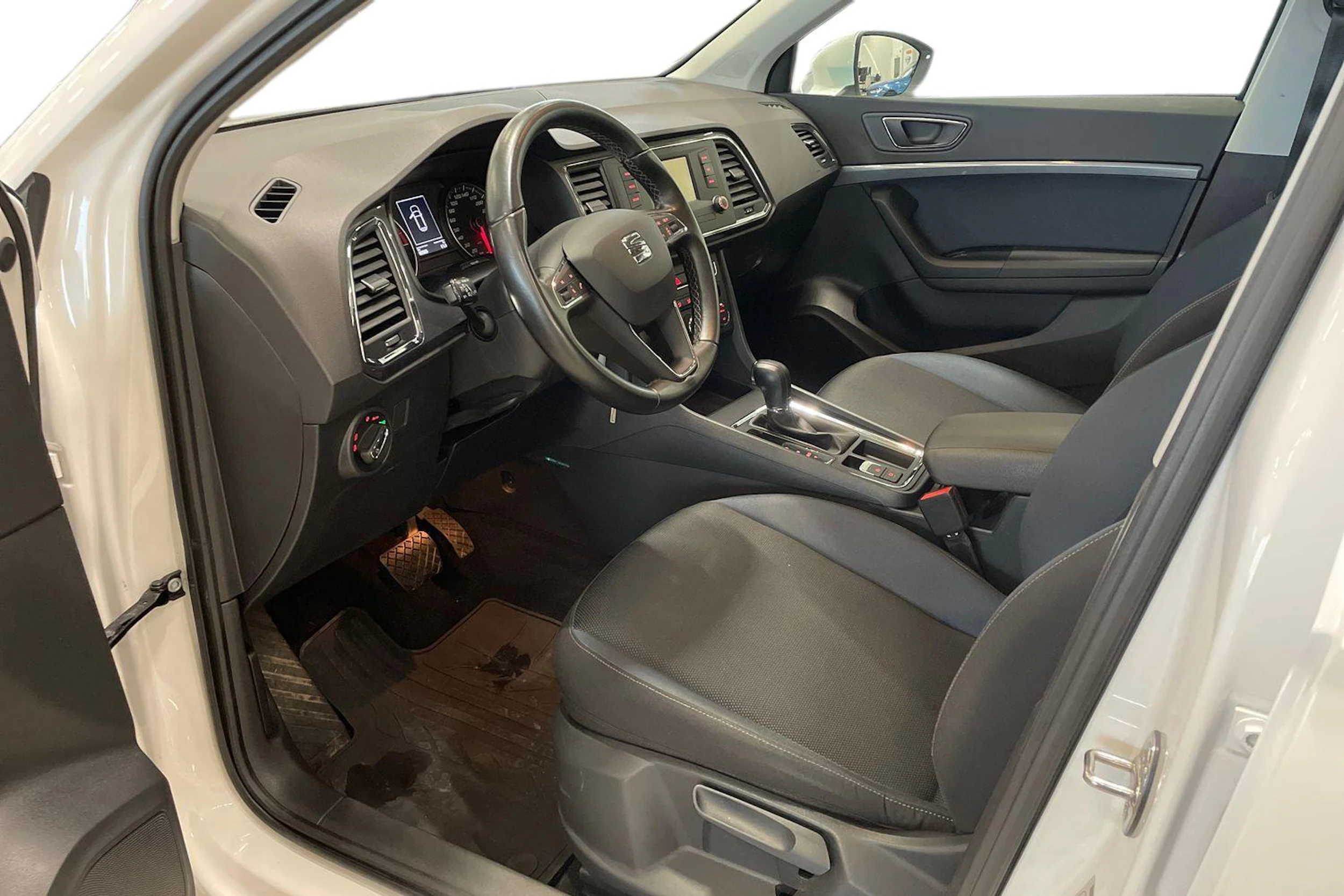valkoinen SEAT Ateca 2018 kuva 9.