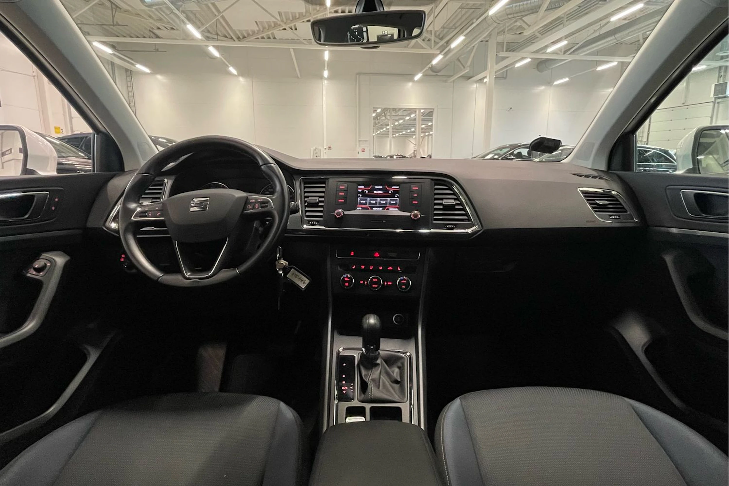 valkoinen SEAT Ateca 2018 kuva 15.