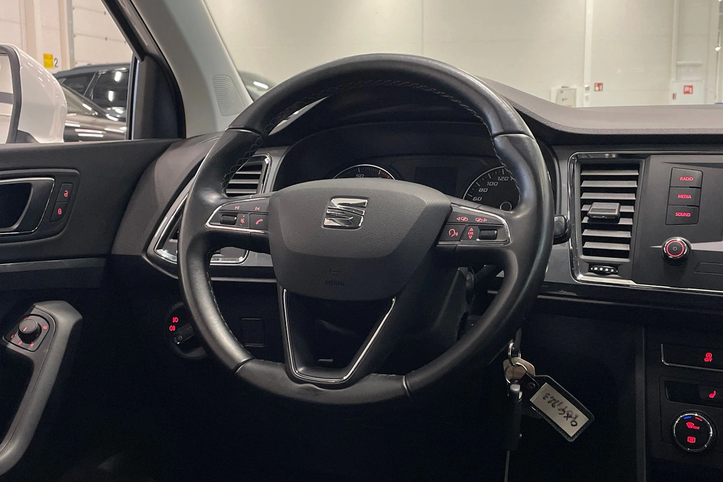 valkoinen SEAT Ateca 2018 kuva 16.