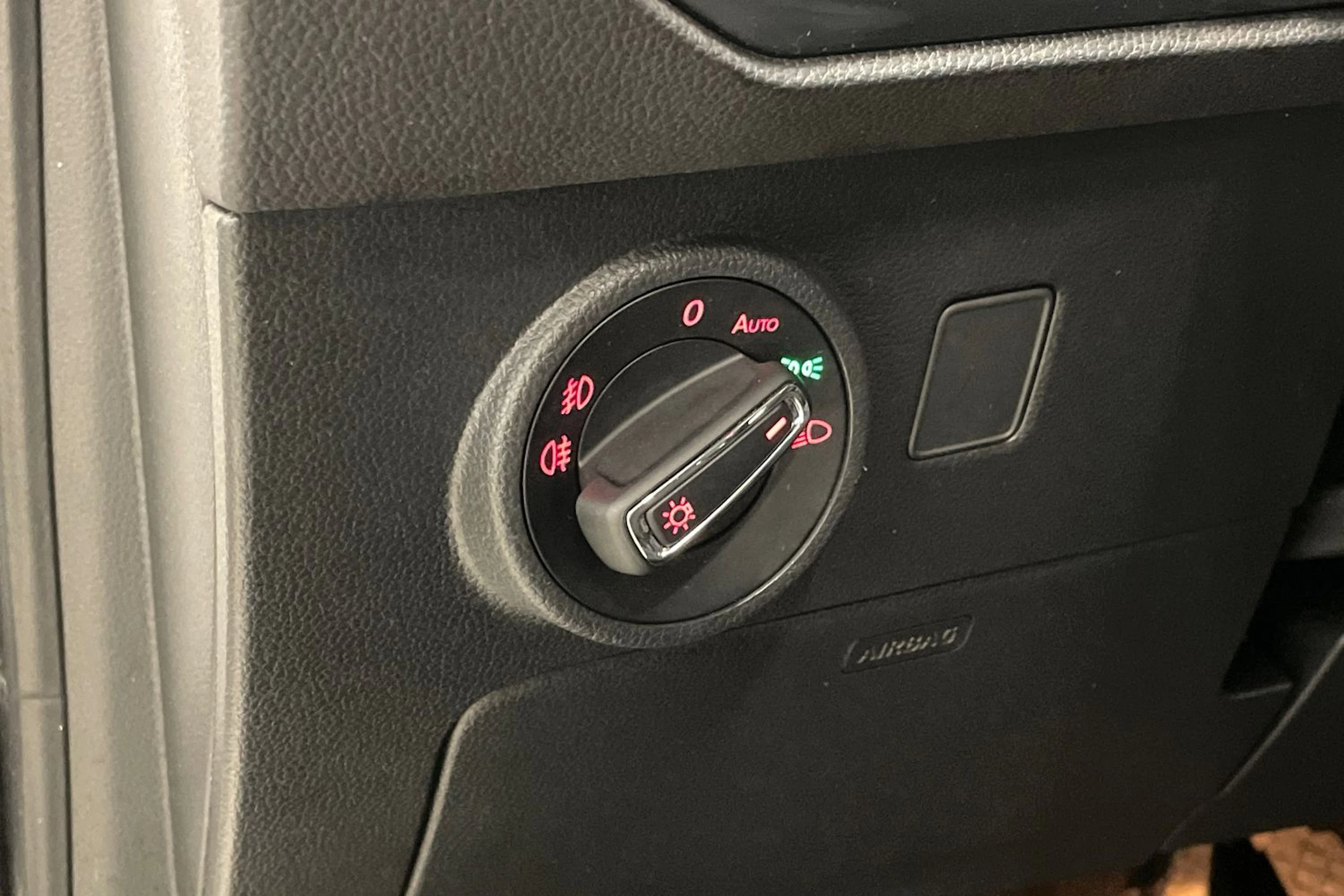 valkoinen SEAT Ateca 2018 kuva 23.