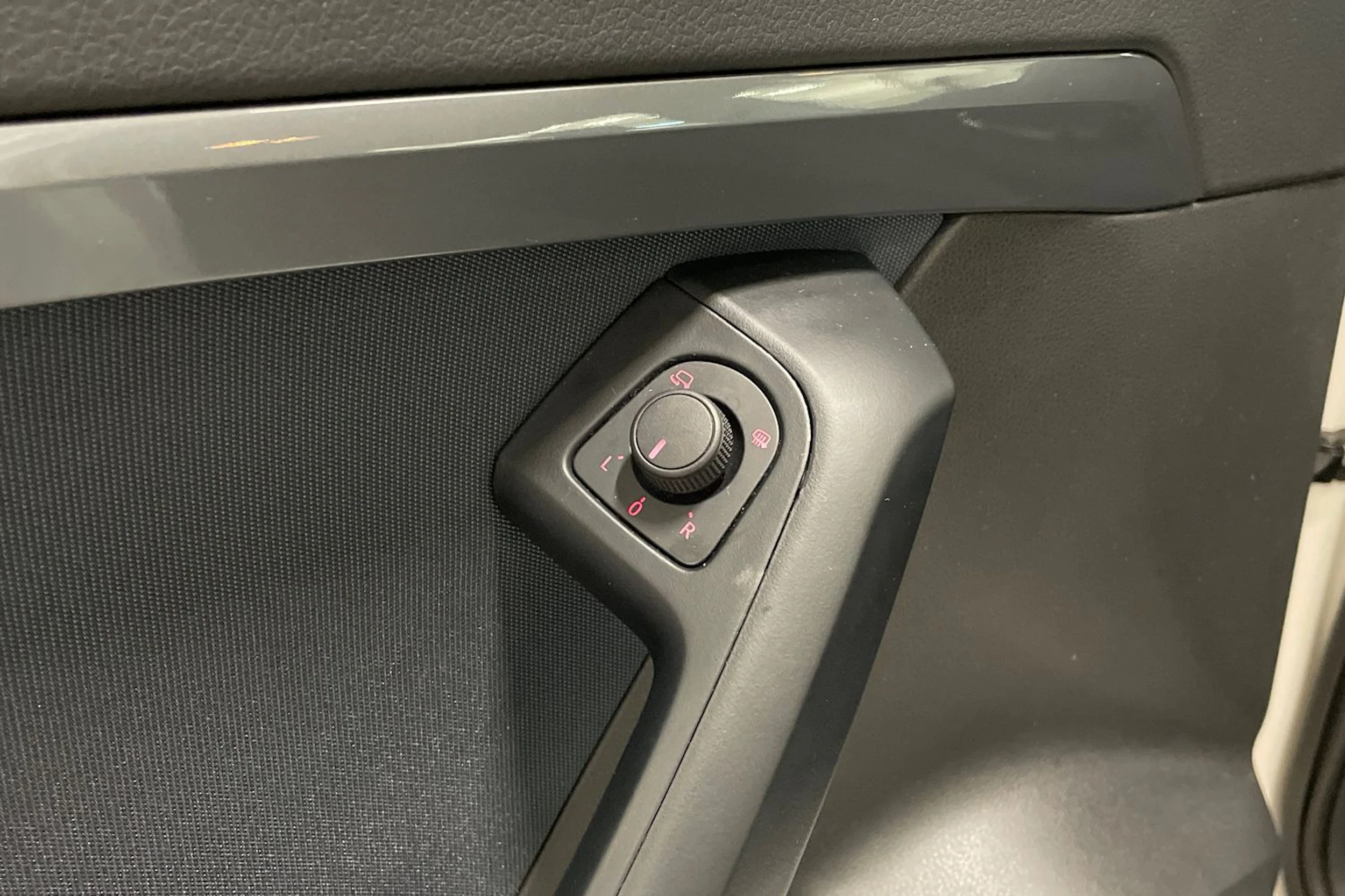 valkoinen SEAT Ateca 2018 kuva 24.