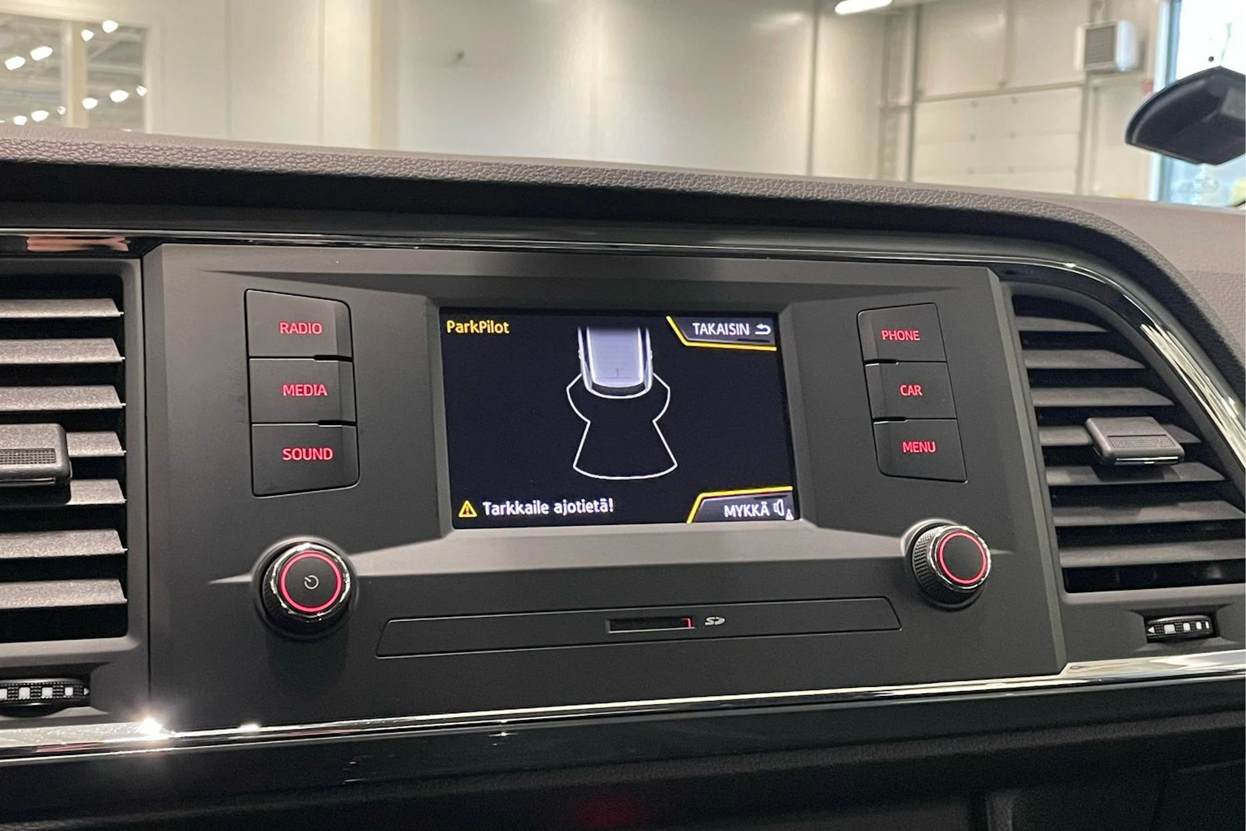 valkoinen SEAT Ateca 2018 kuva 27.