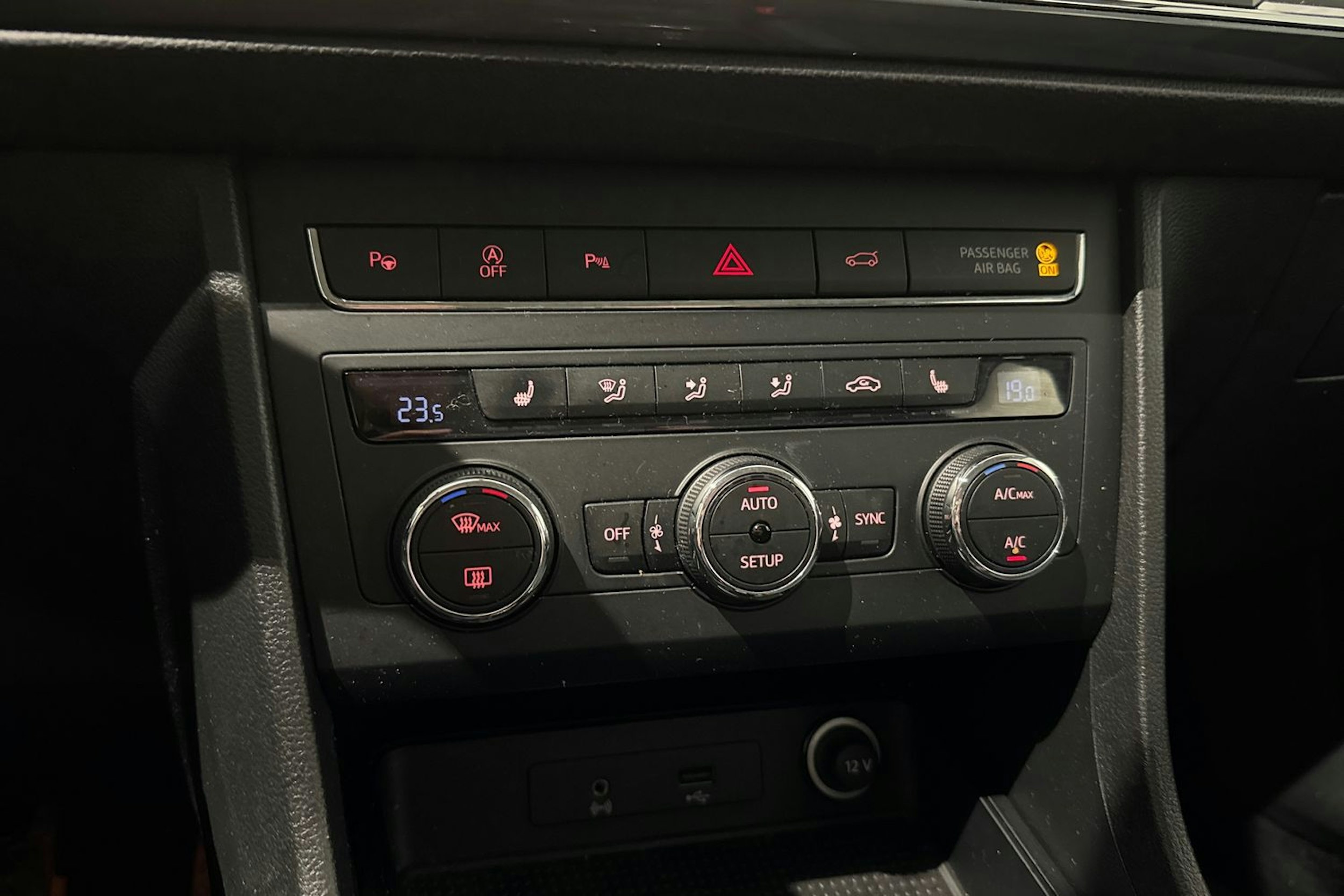 sininen SEAT Ateca 2018 kuva 23.