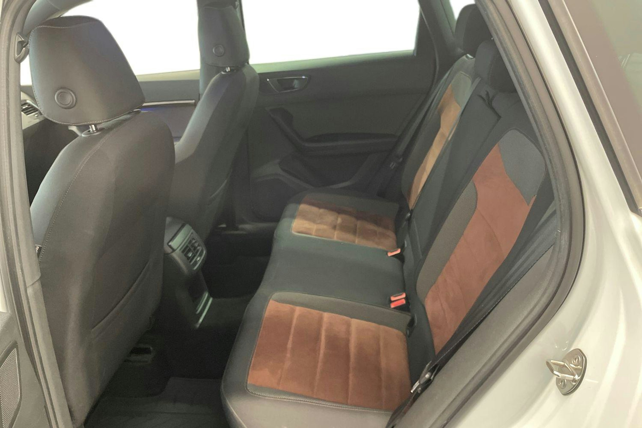 Valkoinen SEAT Ateca 2018 kuva 10.