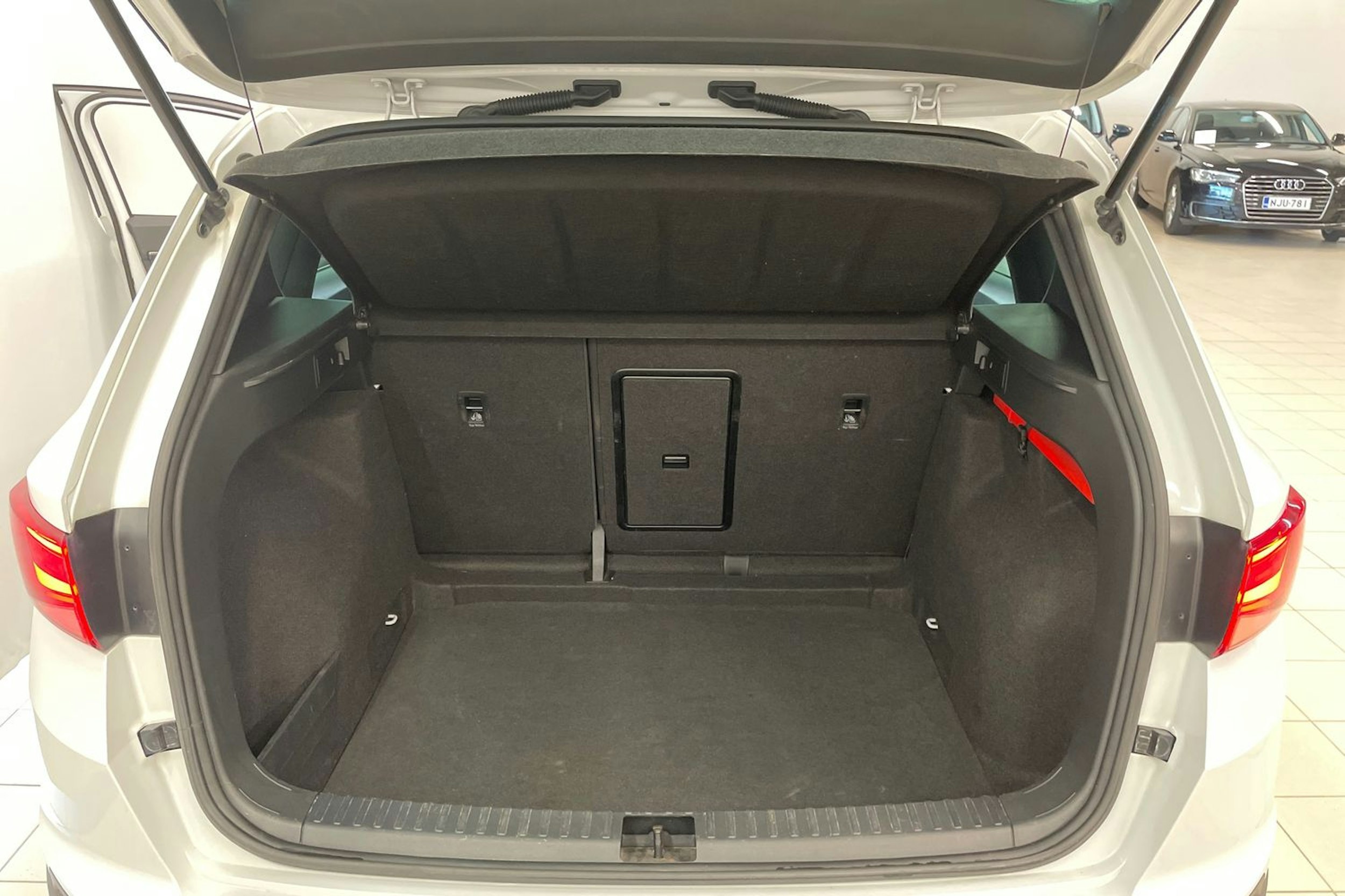 Valkoinen SEAT Ateca 2018 kuva 21.