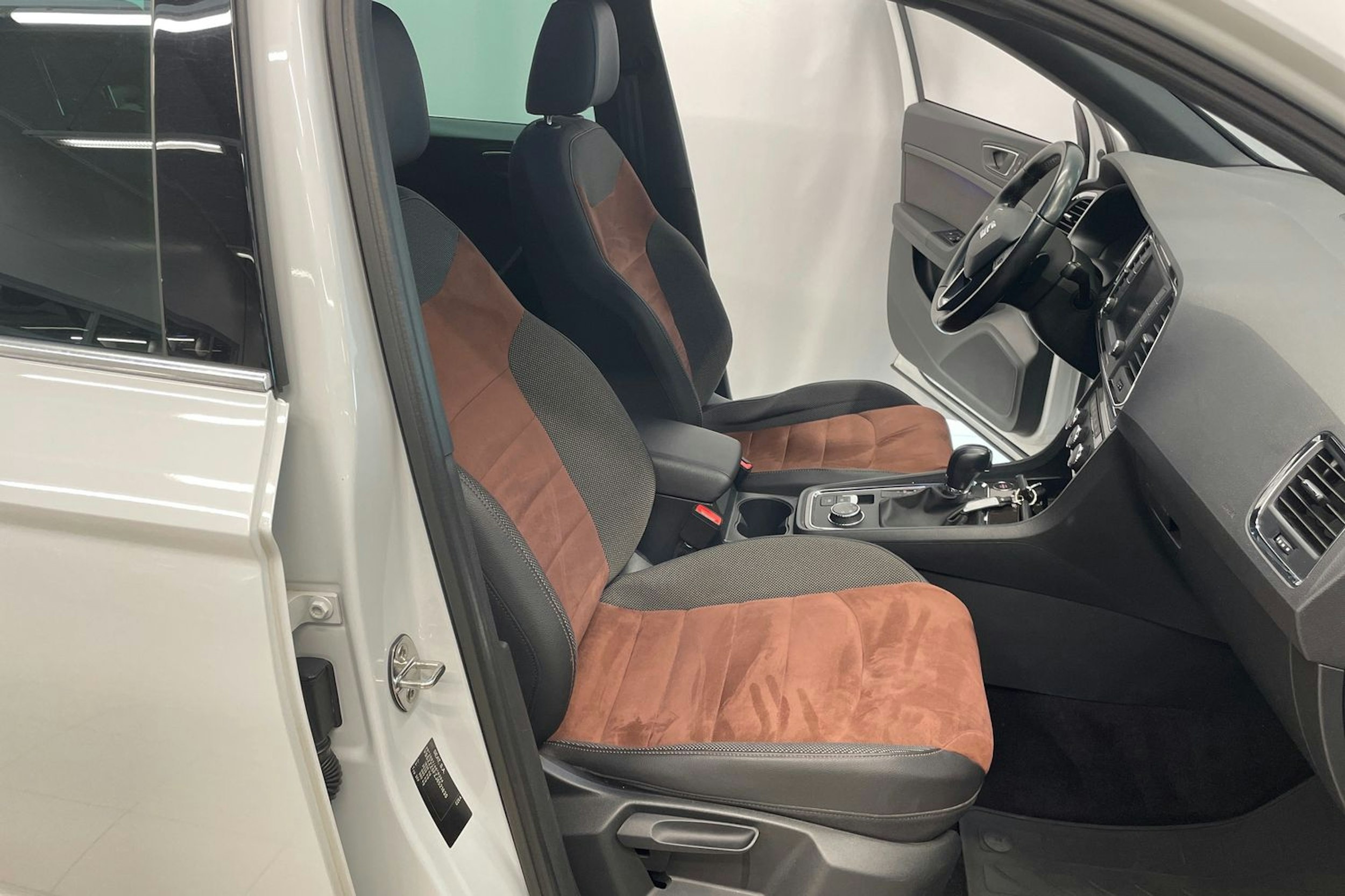 Valkoinen SEAT Ateca 2018 kuva 25.