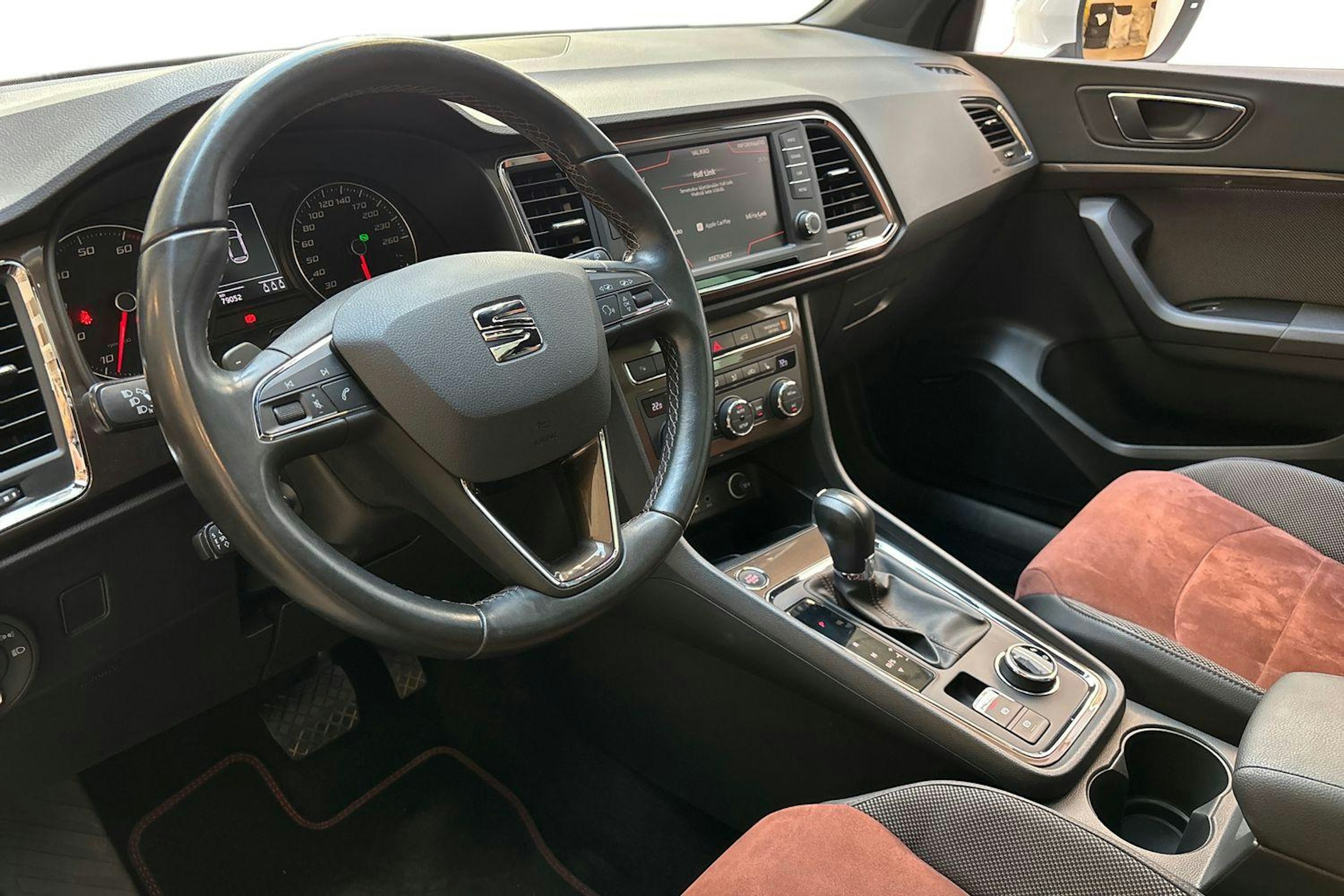 valkoinen SEAT Ateca 2017 kuva 6.