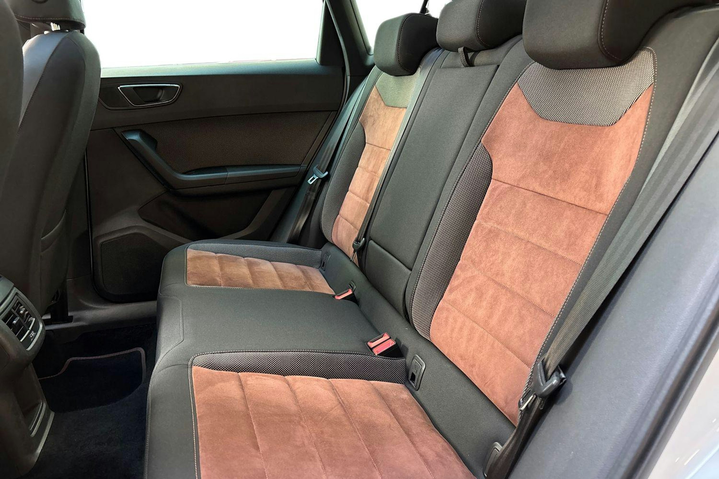 valkoinen SEAT Ateca 2017 kuva 8.