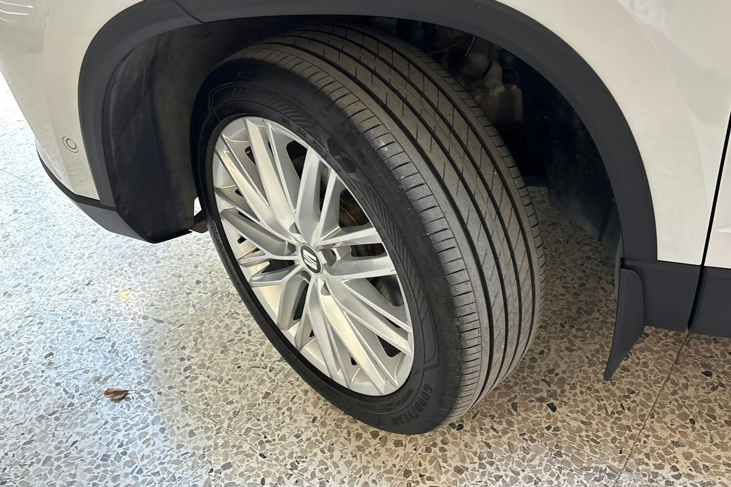 valkoinen SEAT Ateca 2017 kuva 10.