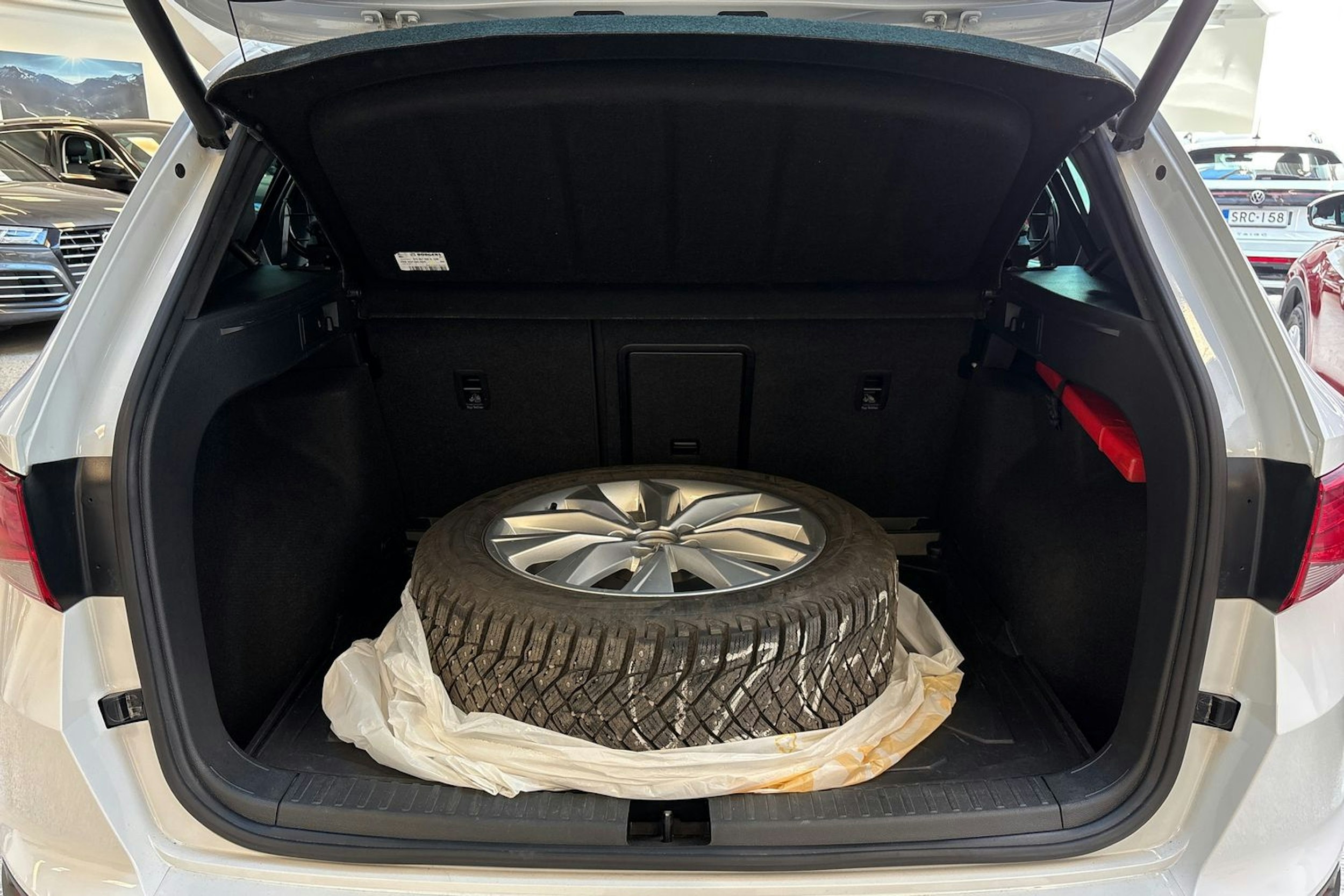 valkoinen SEAT Ateca 2017 kuva 11.