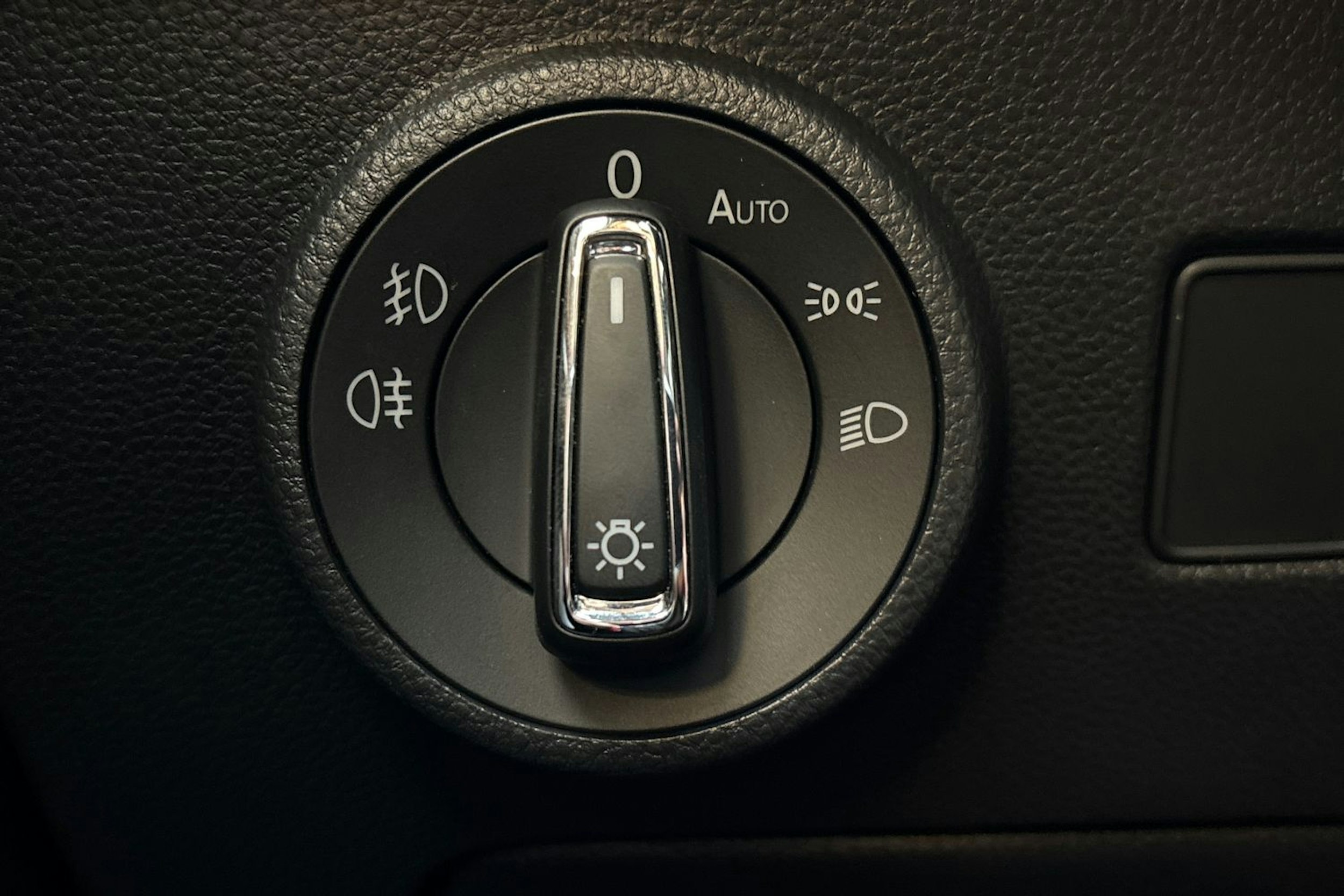 valkoinen SEAT Ateca 2017 kuva 15.
