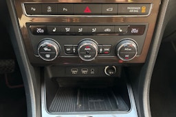 valkoinen SEAT Ateca 2017 kuva 25.