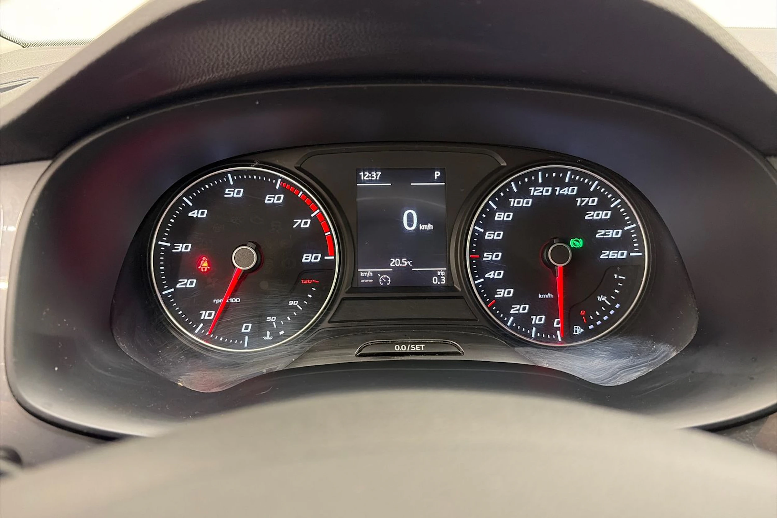 harmaa SEAT Ateca 2017 kuva 13.