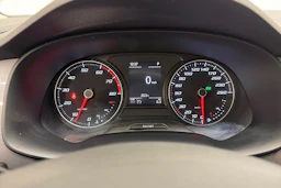harmaa SEAT Ateca 2017 kuva 13.
