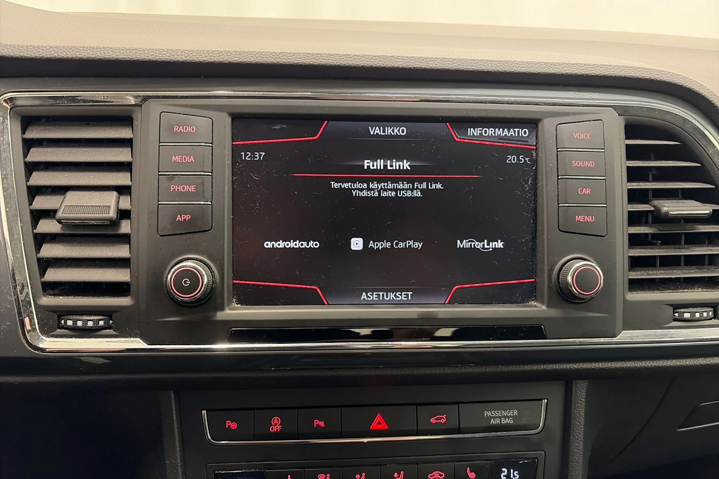 harmaa SEAT Ateca 2017 kuva 16.
