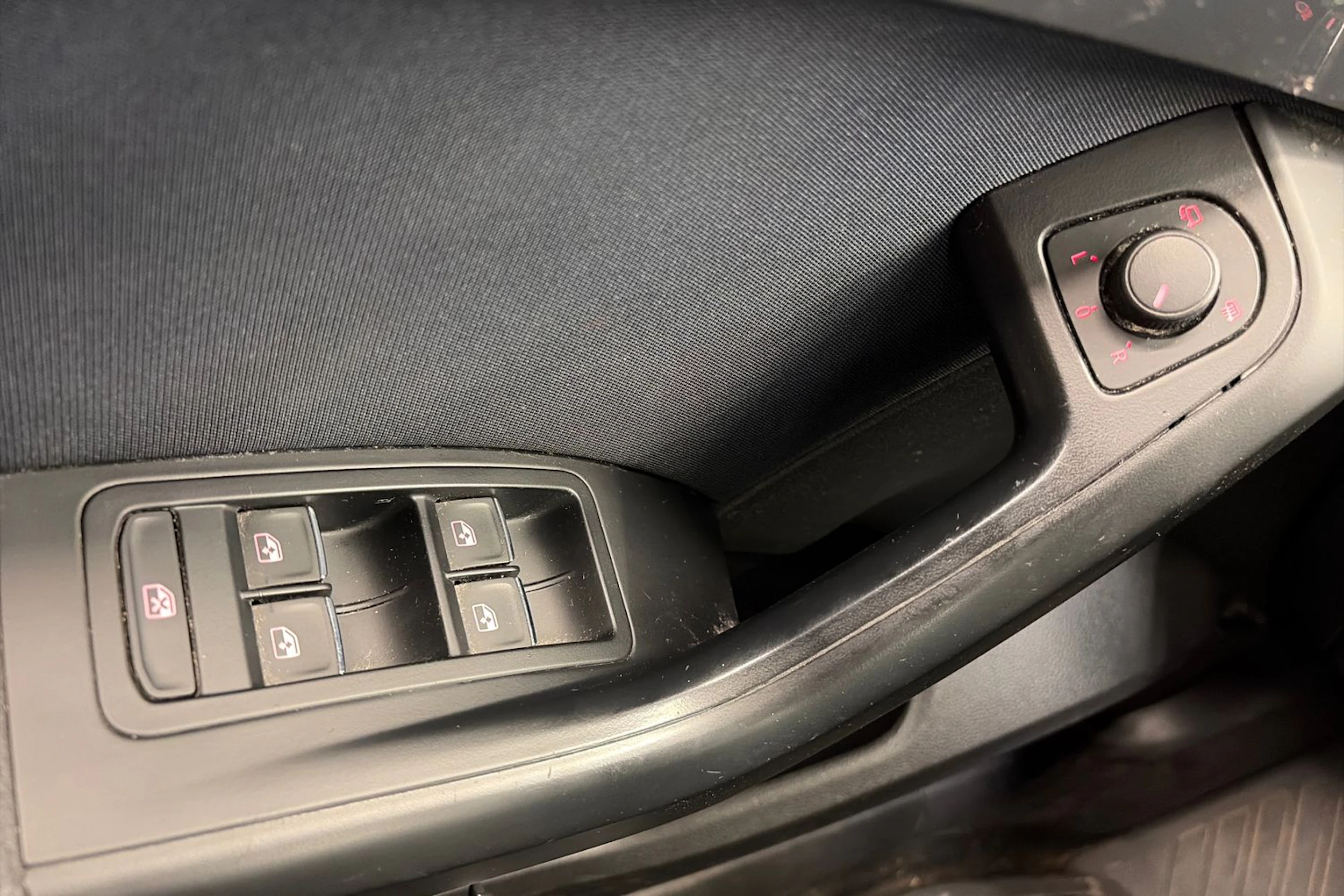 harmaa SEAT Ateca 2017 kuva 21.