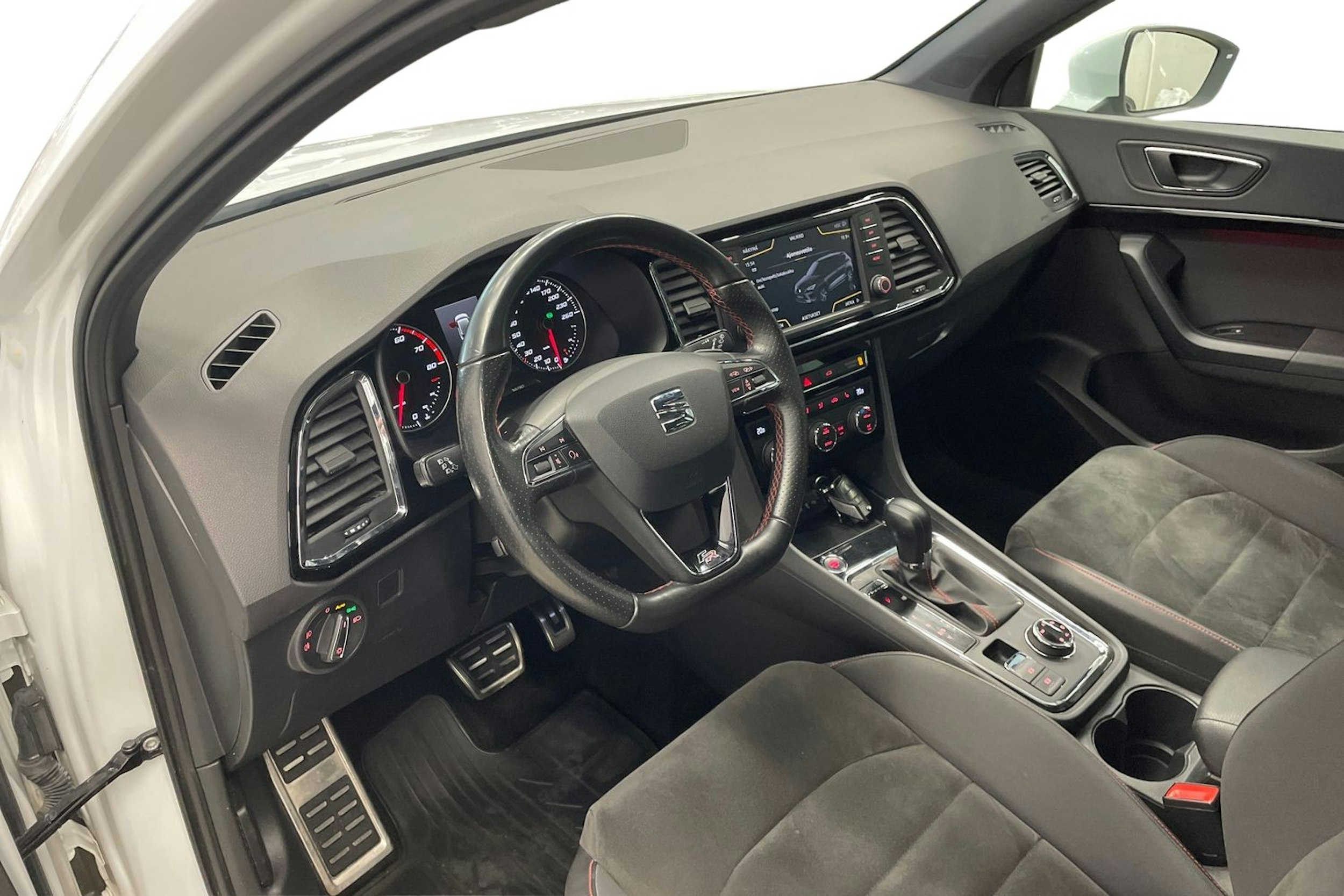 Valkoinen SEAT Ateca 2018 kuva 7.