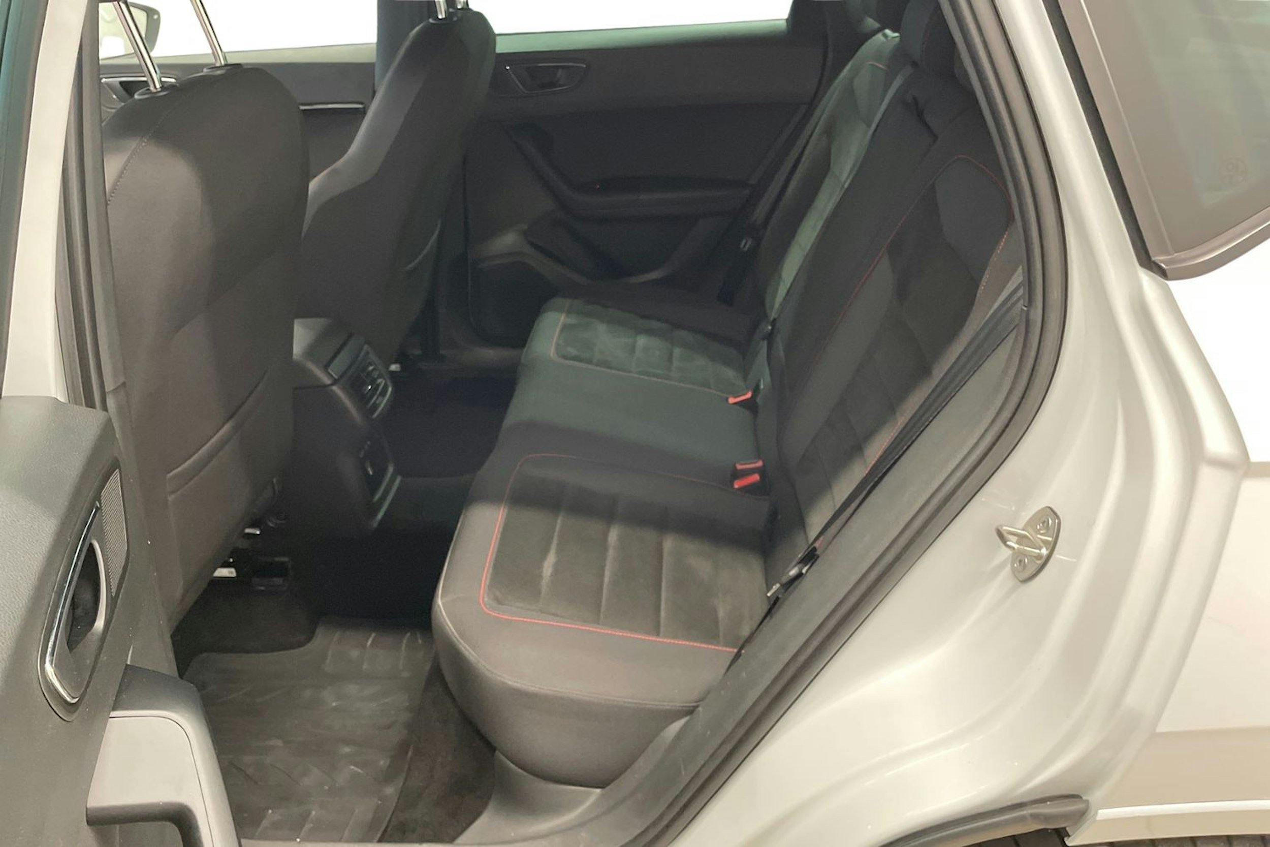 Valkoinen SEAT Ateca 2018 kuva 10.