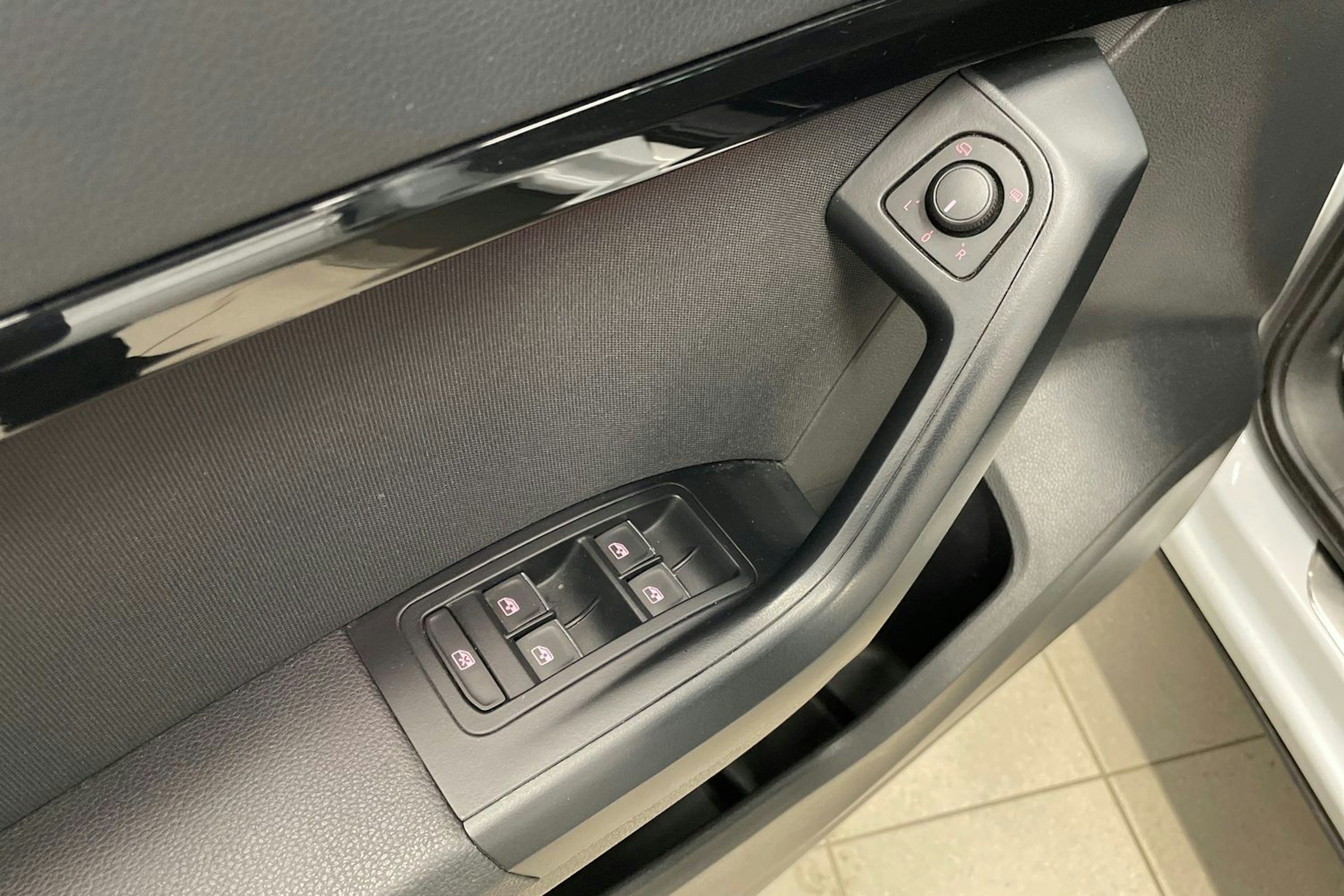 Valkoinen SEAT Ateca 2018 kuva 20.