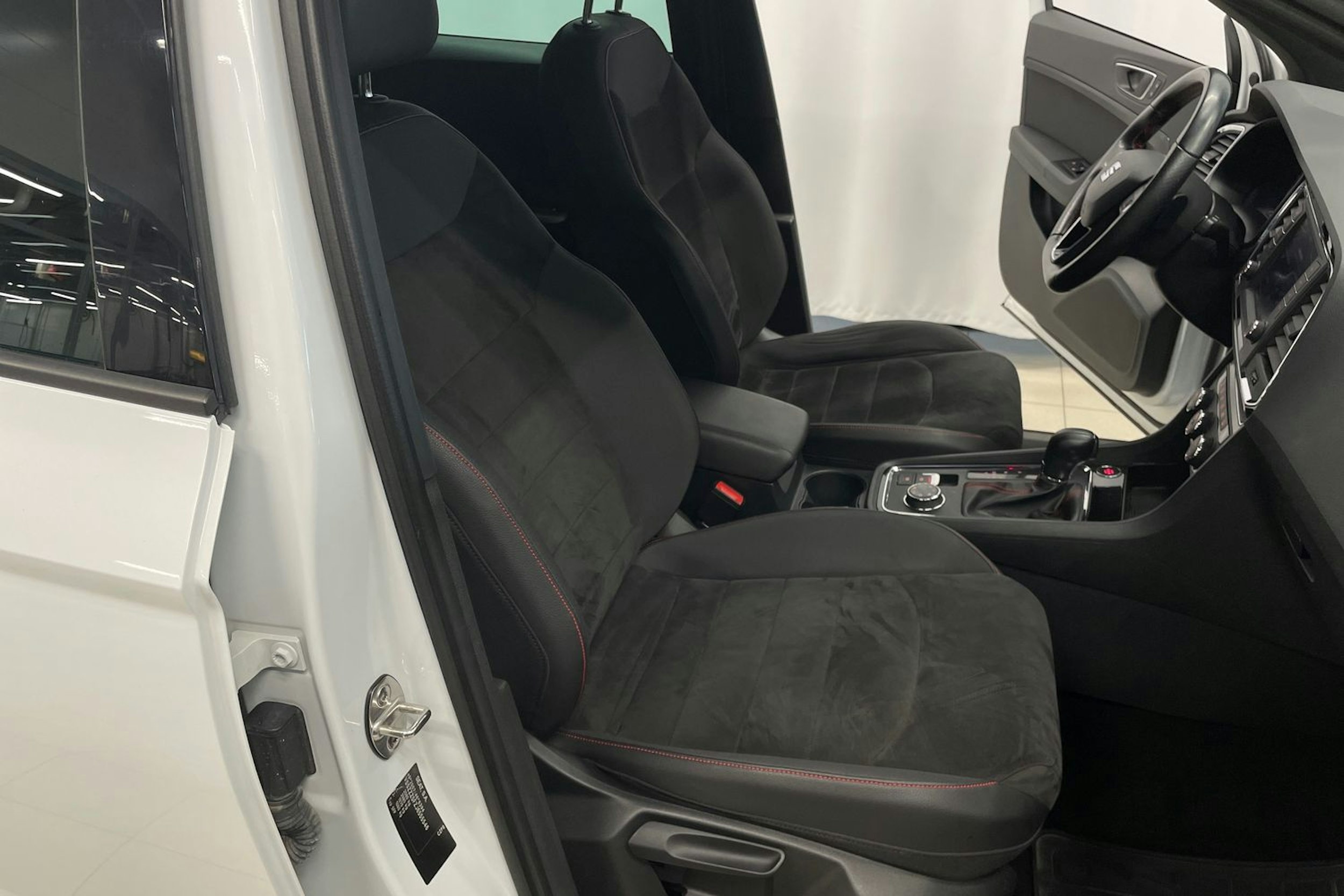 Valkoinen SEAT Ateca 2018 kuva 26.