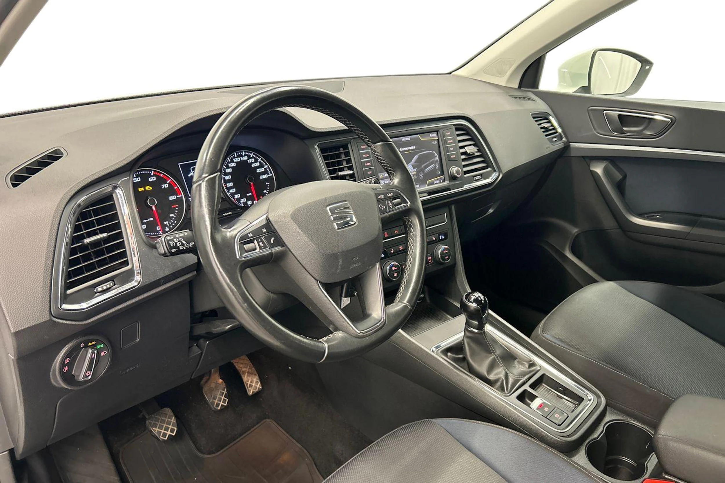 valkoinen SEAT Ateca 2018 kuva 8.
