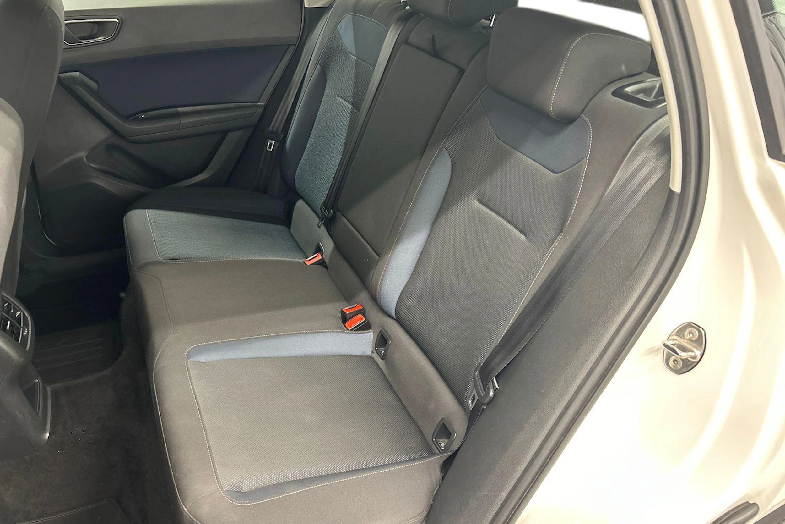 valkoinen SEAT Ateca 2018 kuva 11.