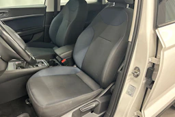 valkoinen SEAT Ateca 2018 kuva 17.