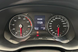valkoinen SEAT Ateca 2018 kuva 21.