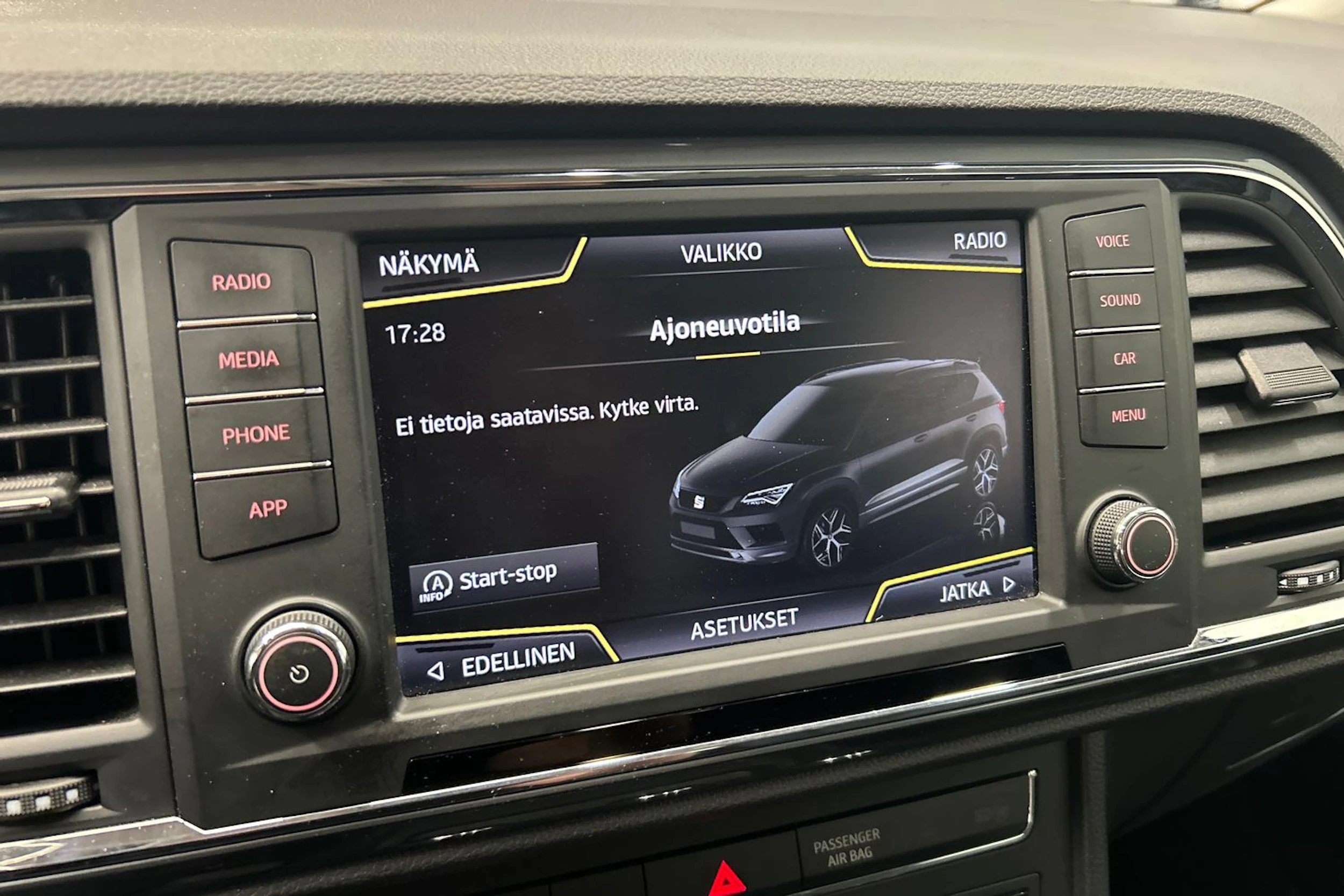 valkoinen SEAT Ateca 2018 kuva 22.