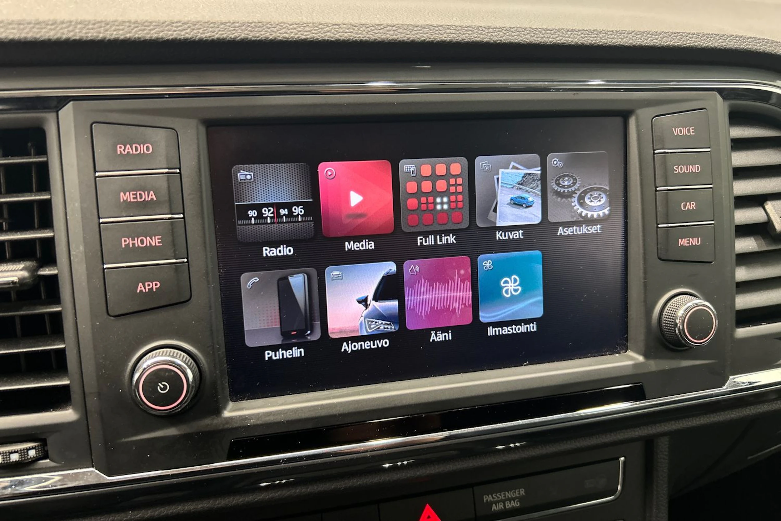 valkoinen SEAT Ateca 2018 kuva 25.