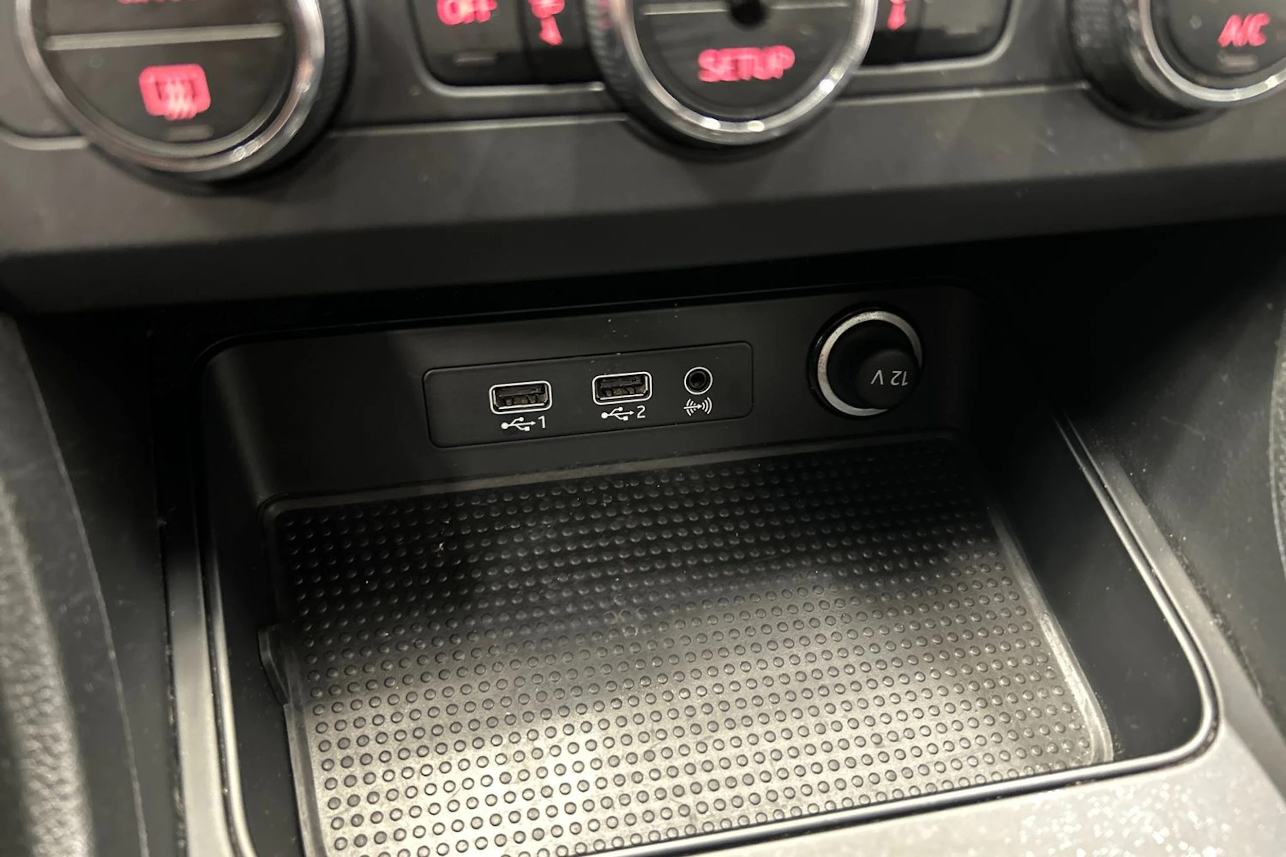 valkoinen SEAT Ateca 2018 kuva 27.