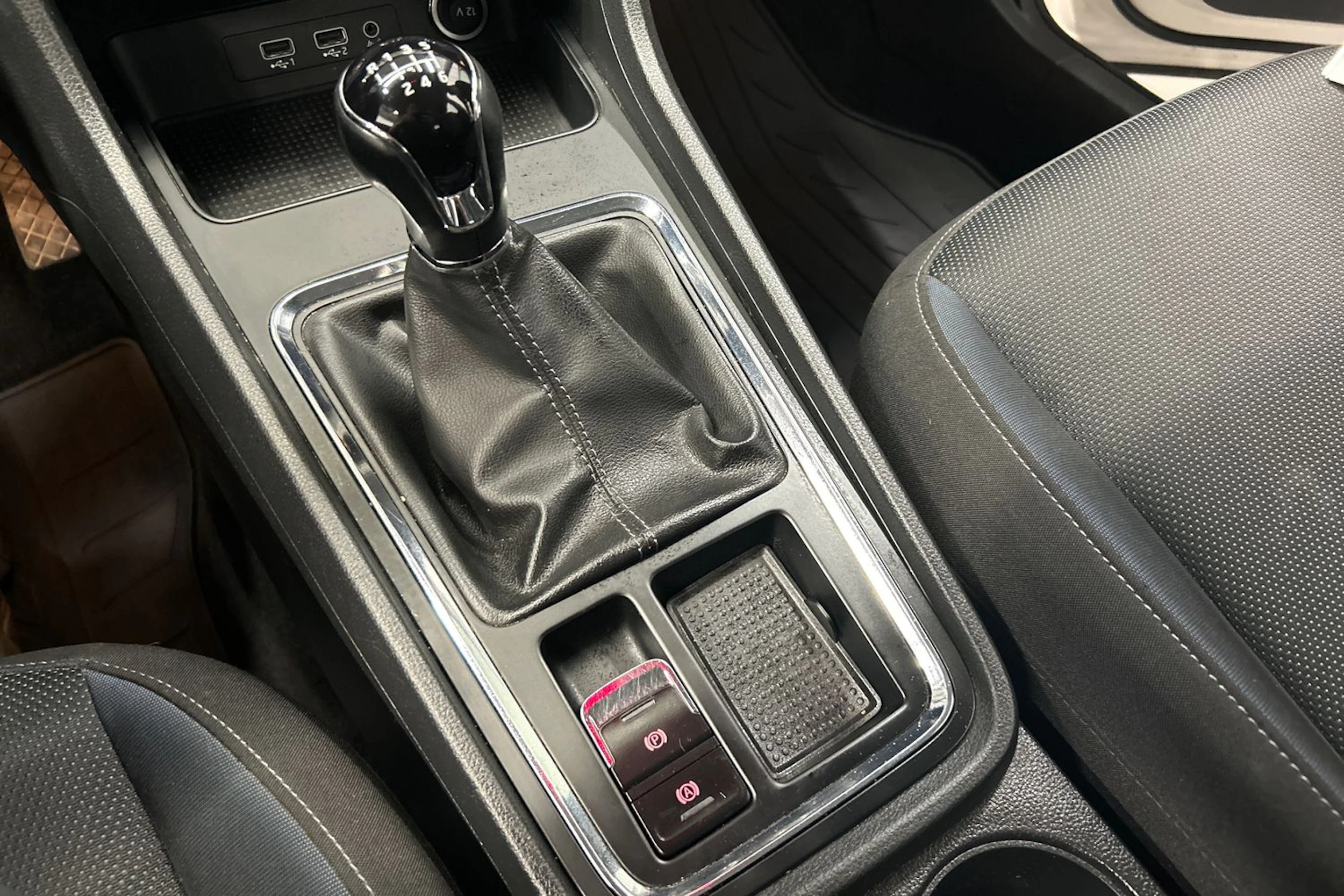 valkoinen SEAT Ateca 2018 kuva 28.